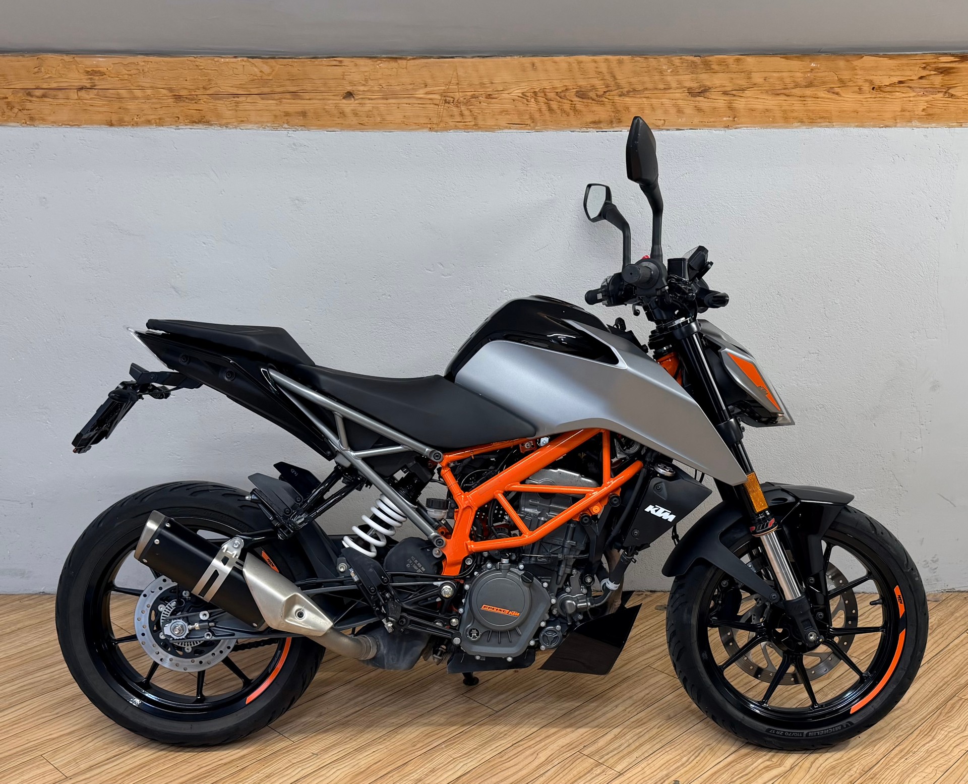 KTM 125 Duke-image-1