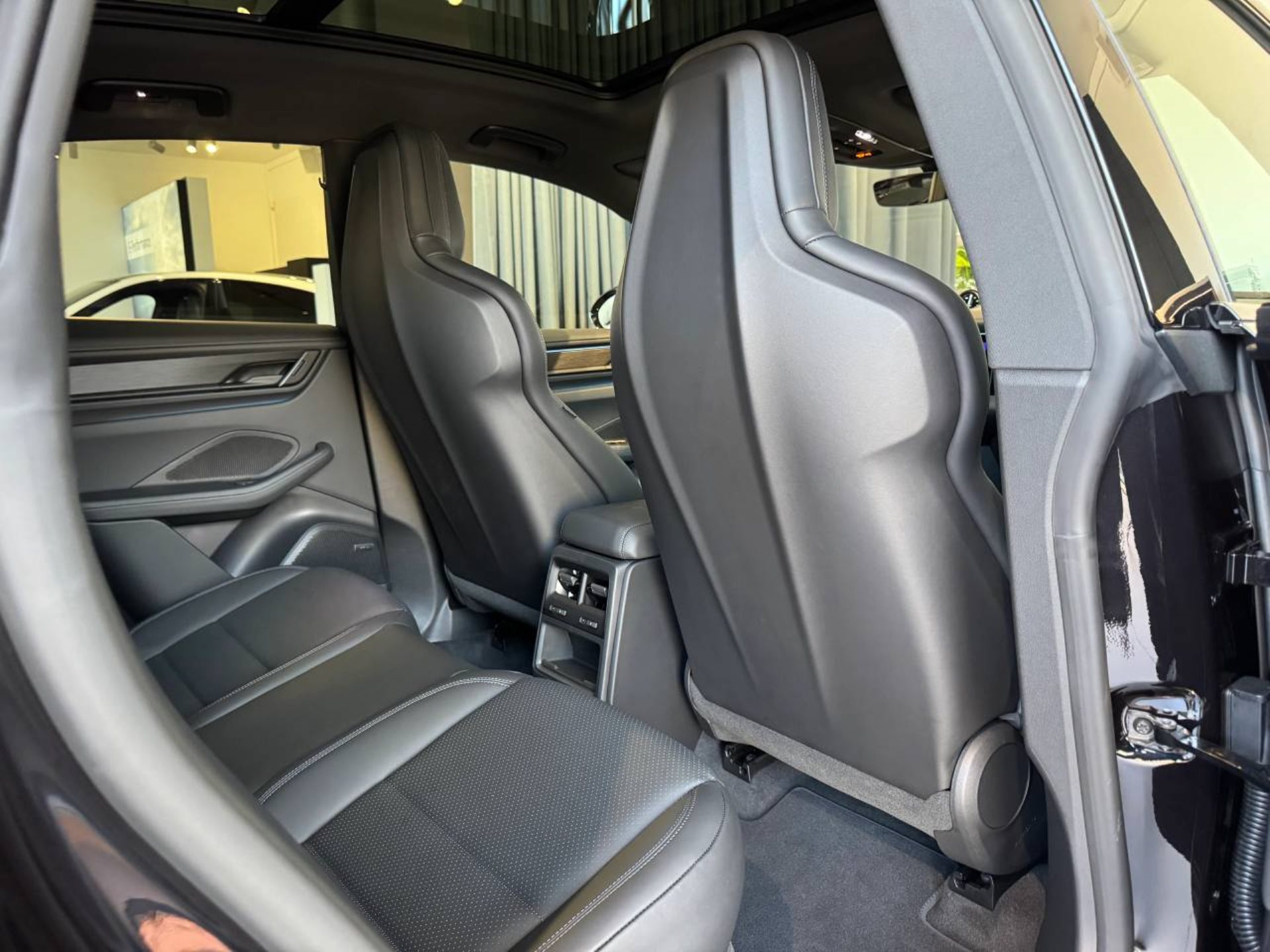 PORSCHE Macan GTS-image-25