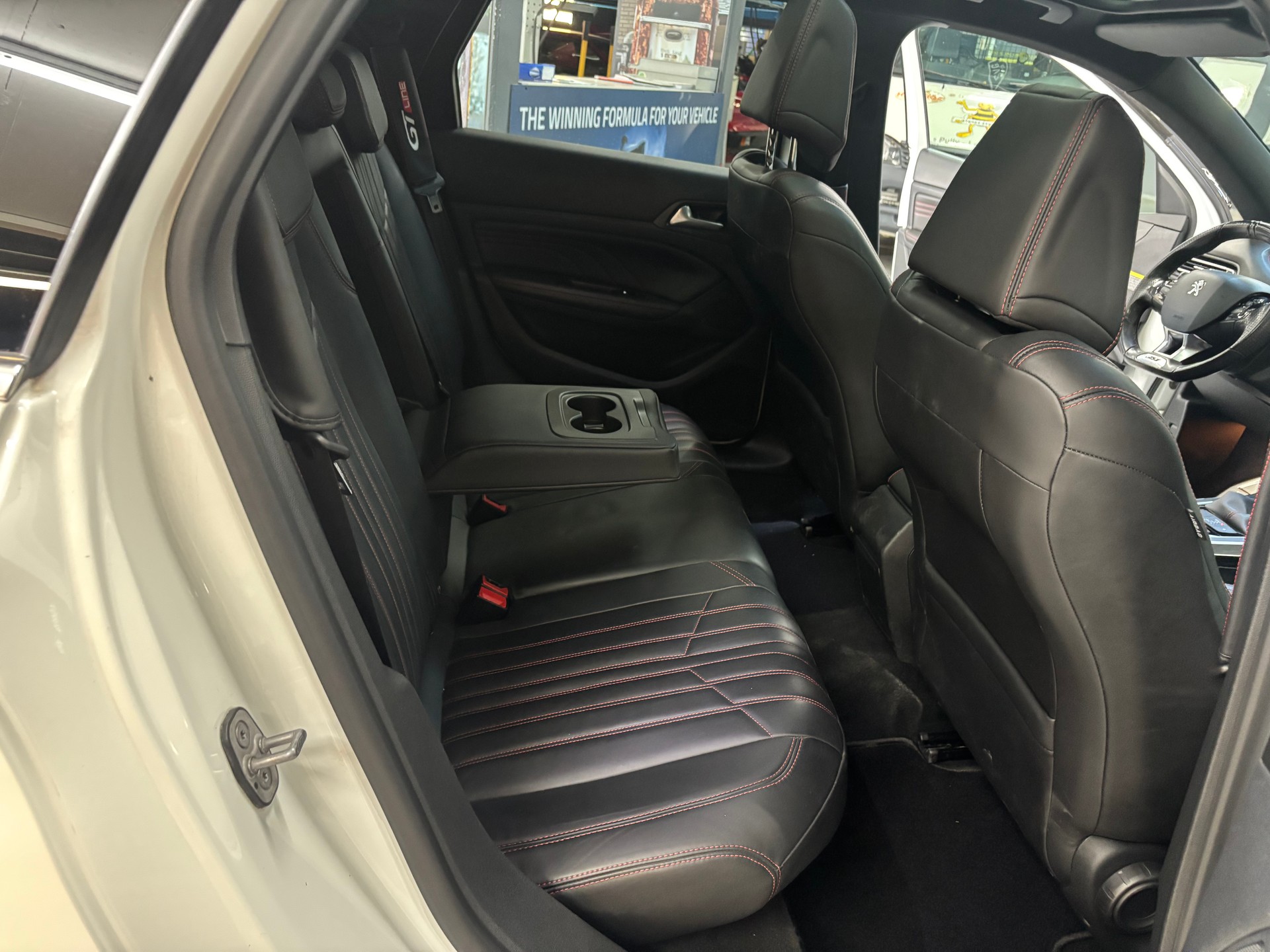 PEUGEOT 308 SW 2.0 BlueHDI GT Automatic-image-11