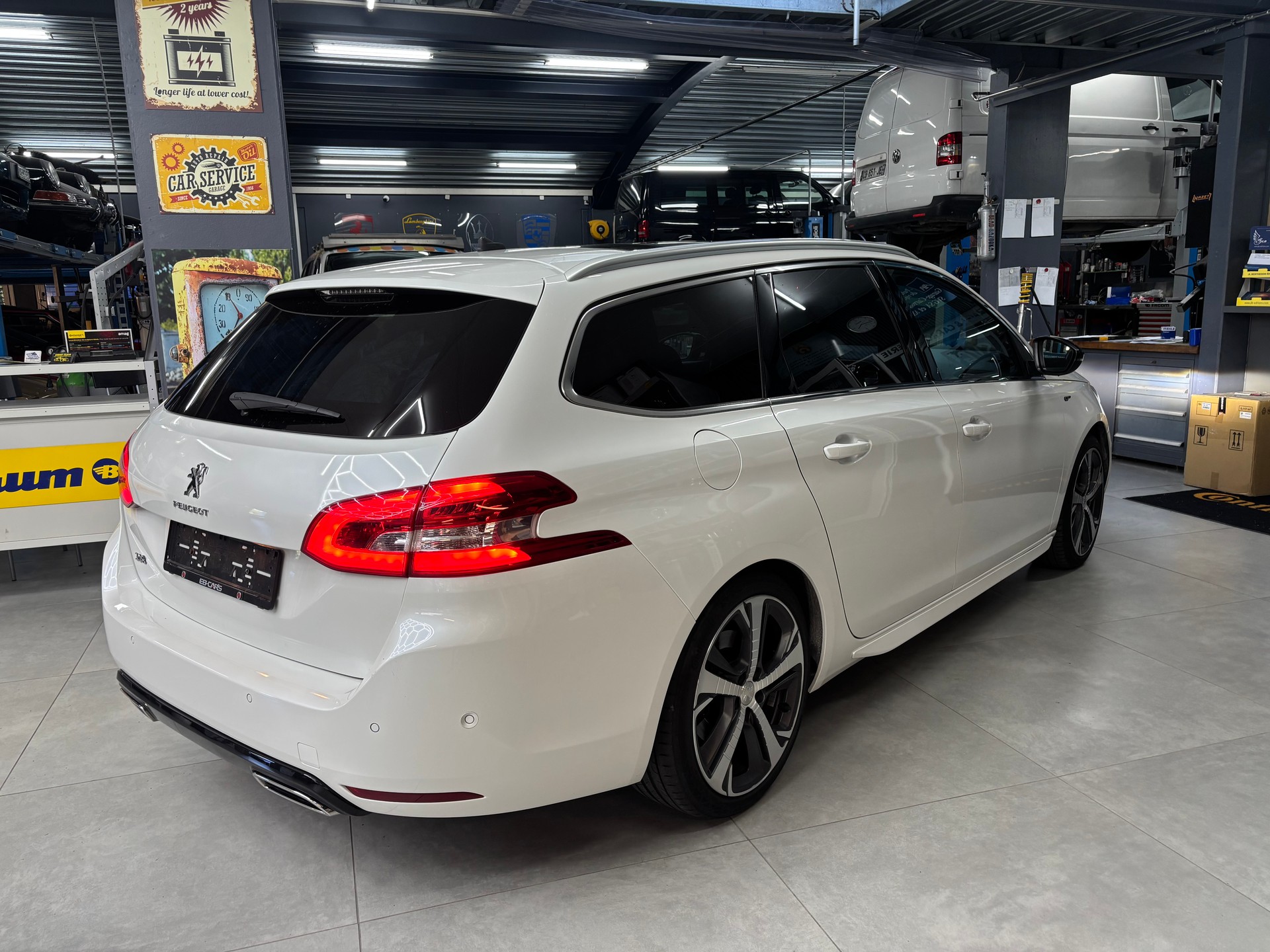 PEUGEOT 308 SW 2.0 BlueHDI GT Automatic-image-4