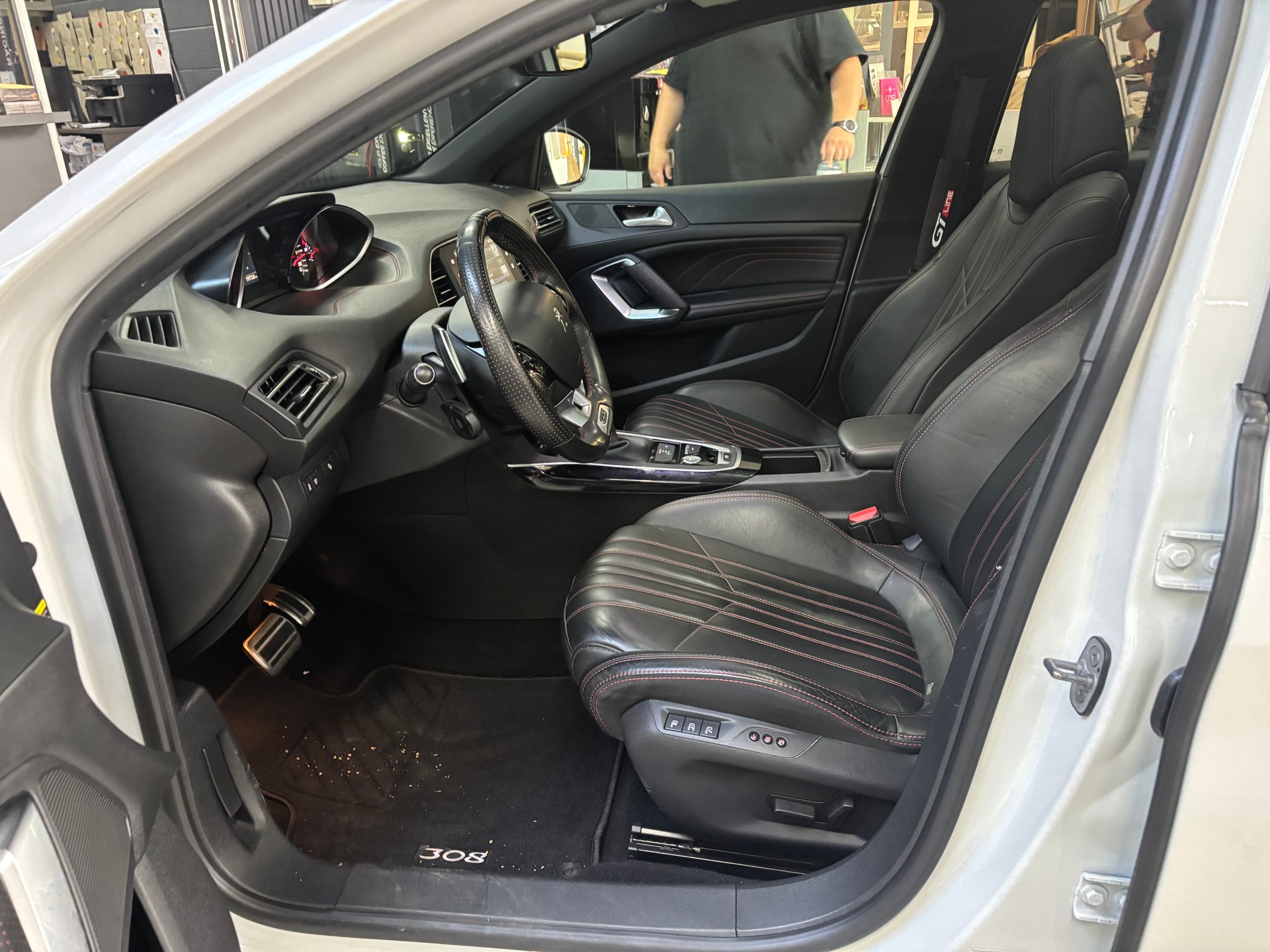 PEUGEOT 308 SW 2.0 BlueHDI GT Automatic-image-8