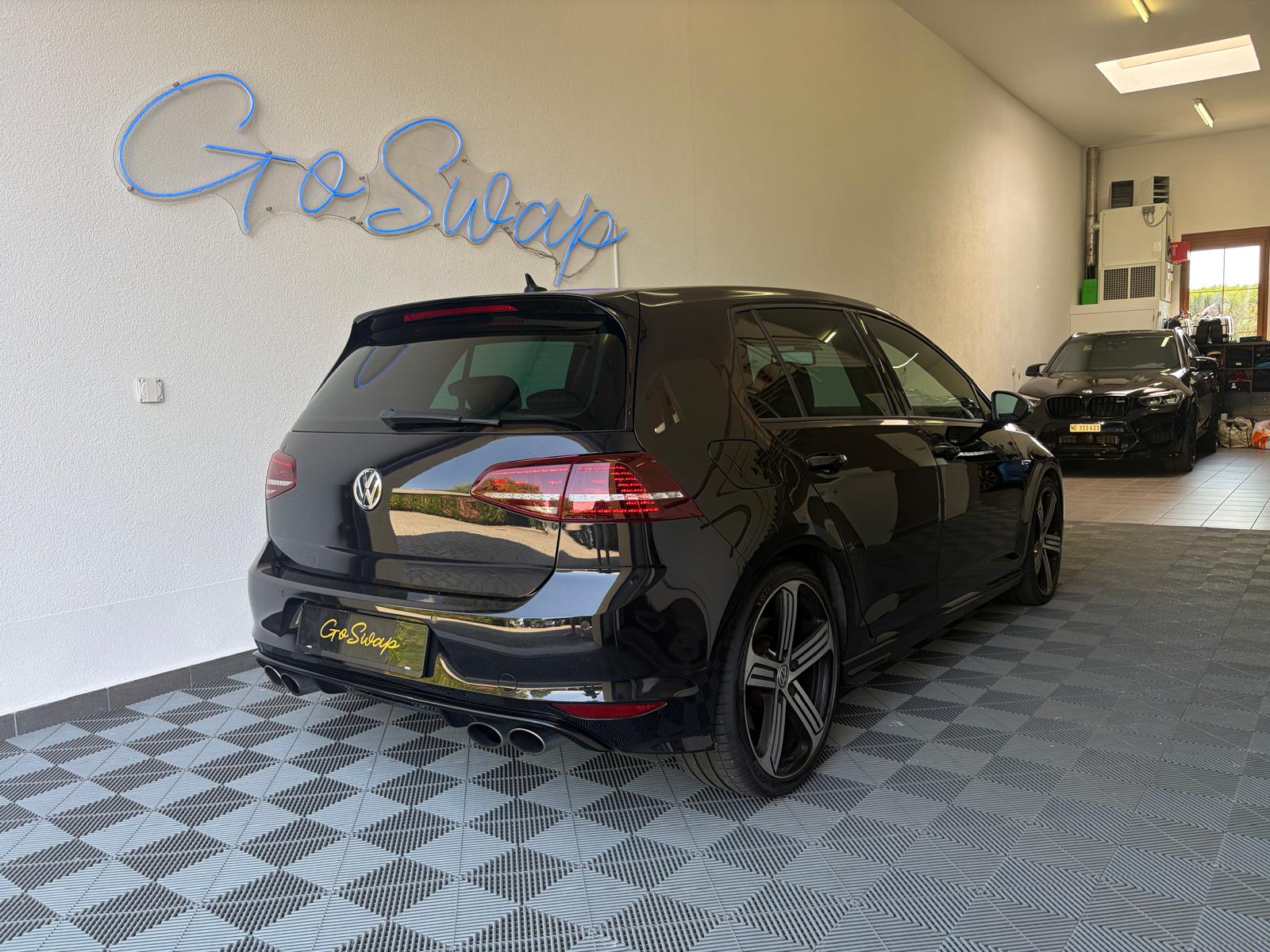 VW Golf 2.0 TSI R 4Motion DSG - Caméra de recul - Pack Cuir Vienna-showroom-element-2