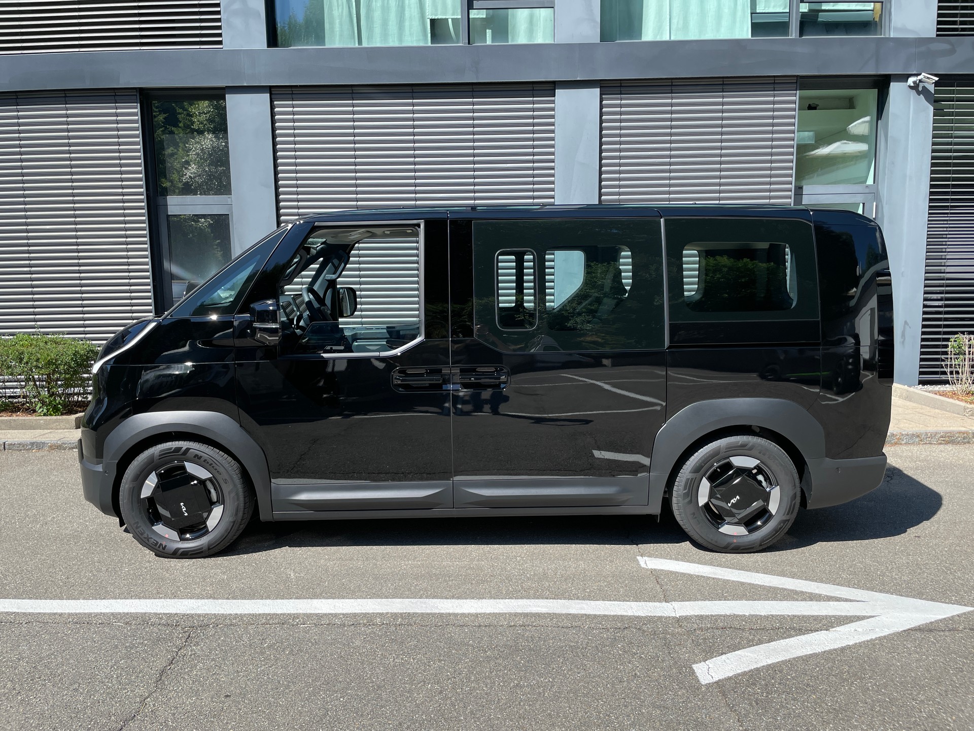 KIA PV5 71.2 kWh Elite mit Wärmepumpe, VOLLAUSSTATTUNG mit AHK-showroom-element-1