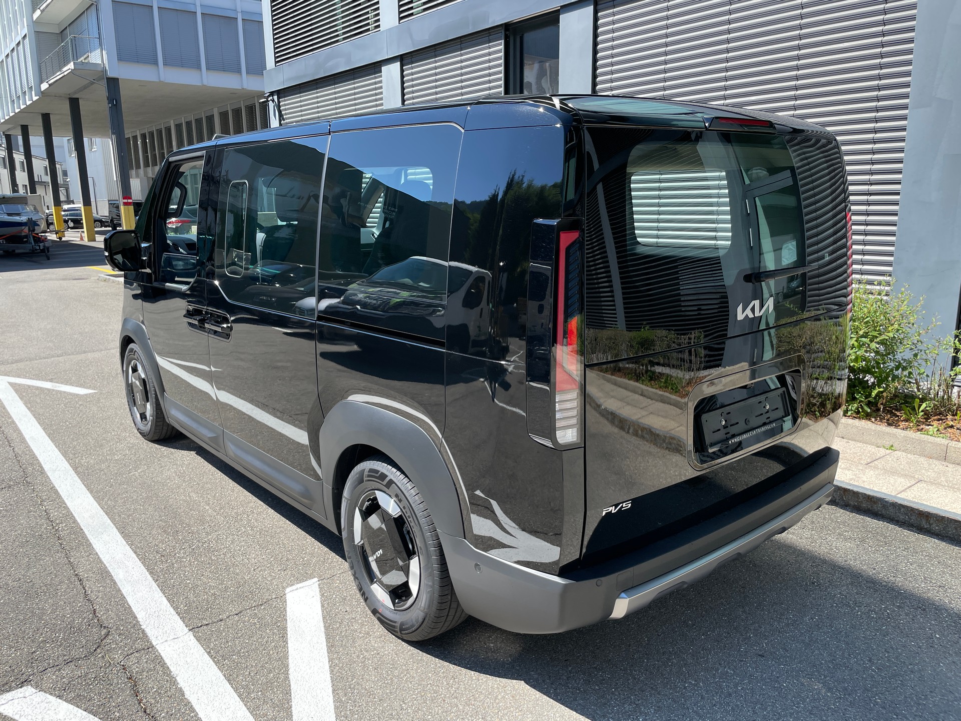 KIA PV5 71.2 kWh Elite mit Wärmepumpe, VOLLAUSSTATTUNG mit AHK-showroom-element-2