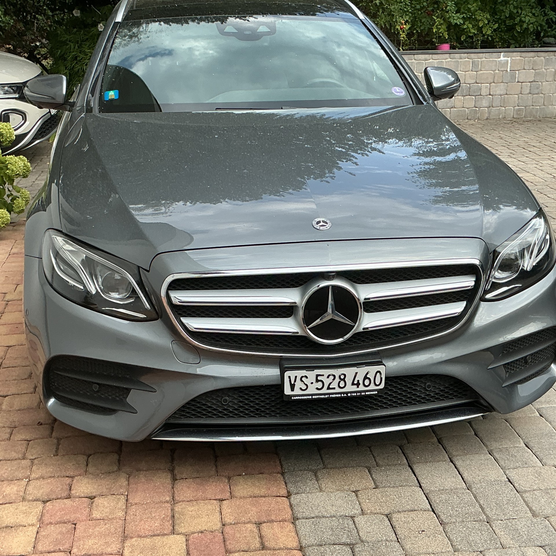 MERCEDES-BENZ E 200 AMG Line 4matic