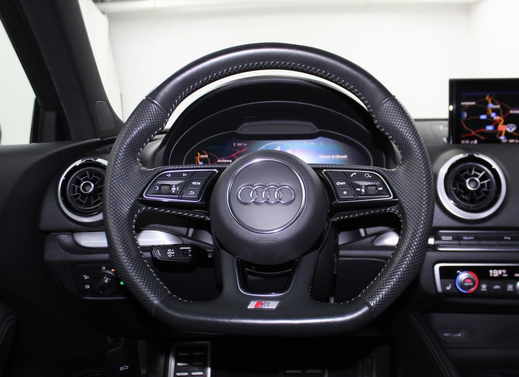 AUDI S3 Sportback 2.0 TFSI quattro S-tronic / CH-Fahrzeug-image-13