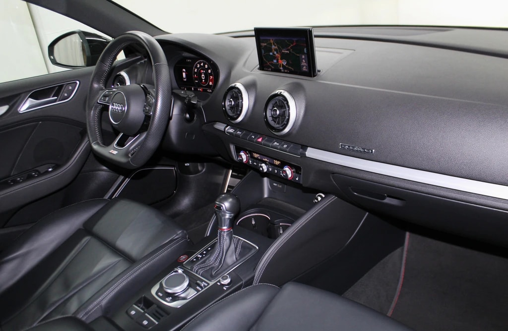 AUDI S3 Sportback 2.0 TFSI quattro S-tronic / CH-Fahrzeug-image-11