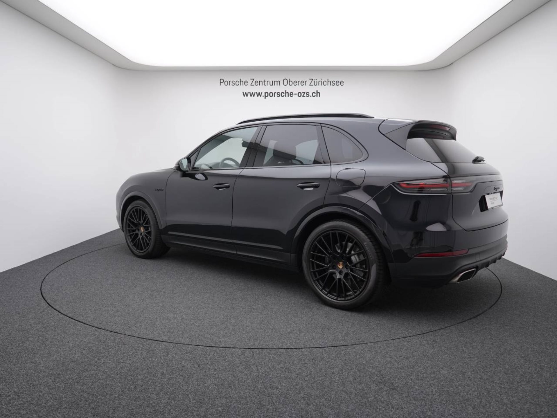 PORSCHE Cayenne E-Hybrid-showroom-element-2