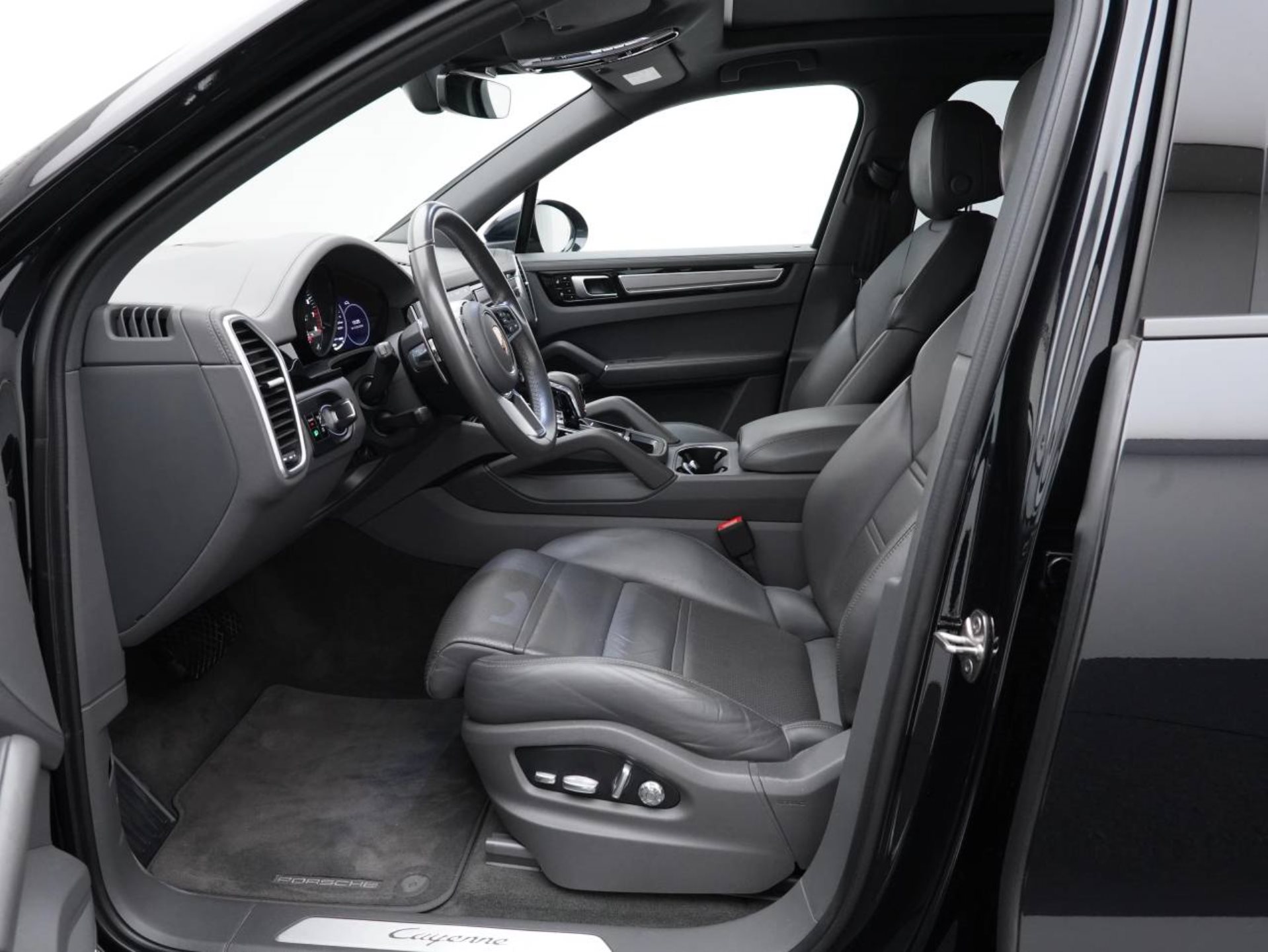 PORSCHE Cayenne E-Hybrid-image-4