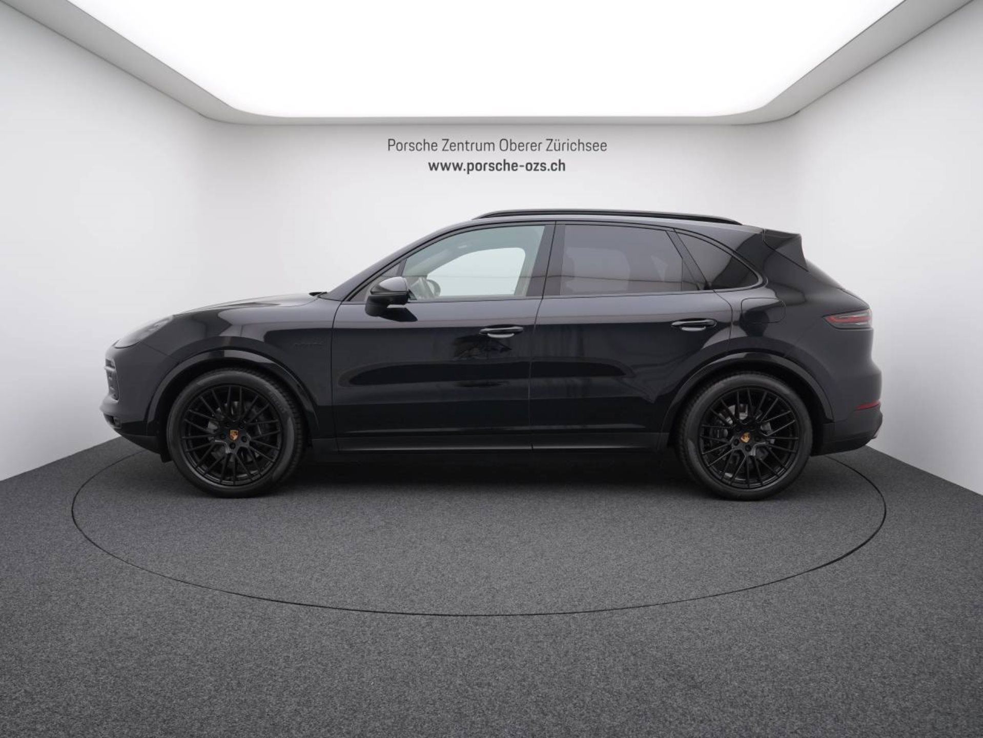 PORSCHE Cayenne E-Hybrid-showroom-element-1