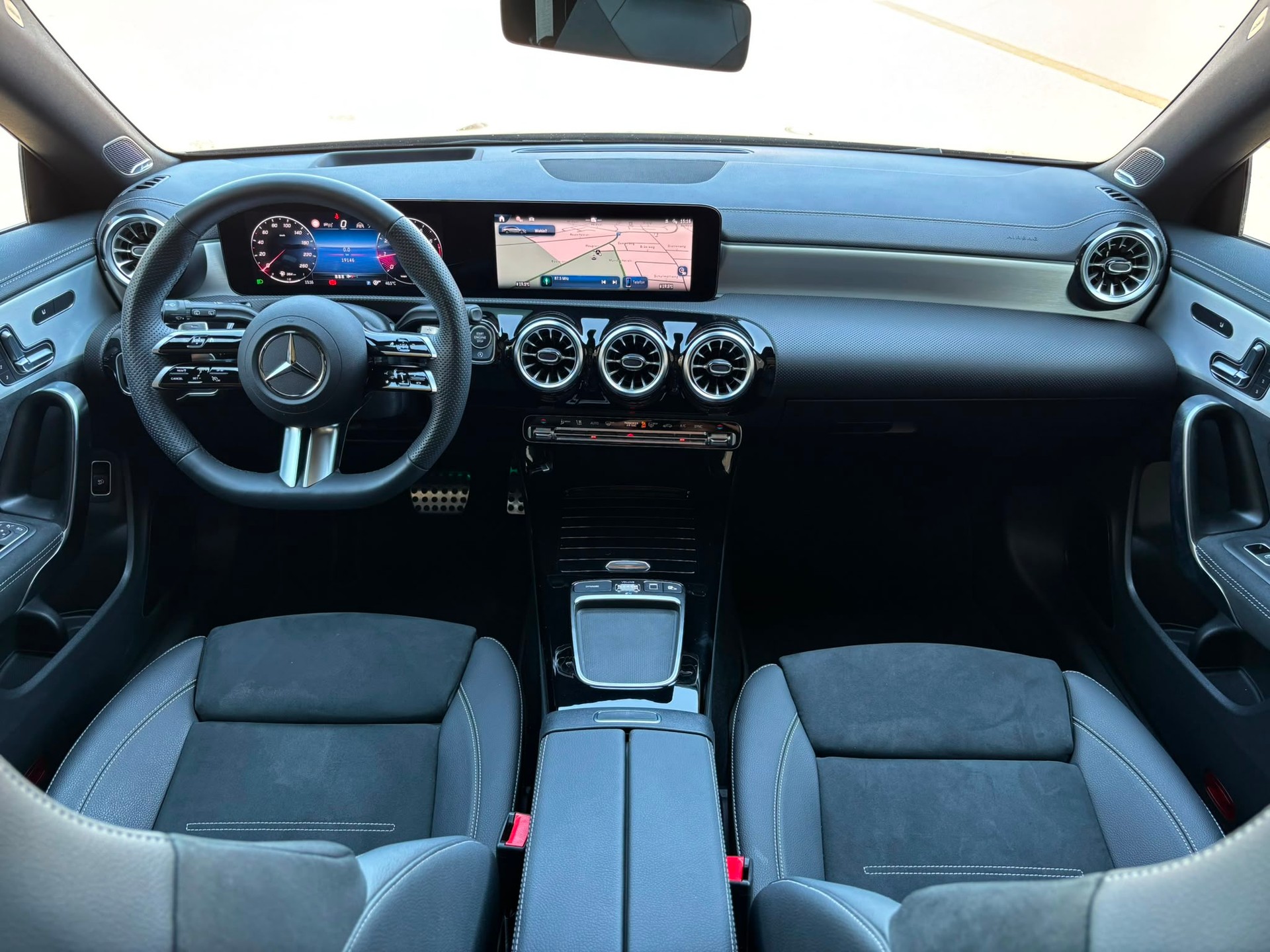 MERCEDES-BENZ CLA 250 AMG-Line 4Matic Shooting Brake-image-7