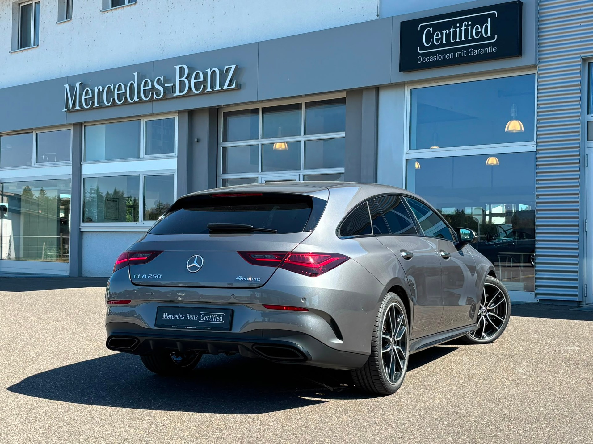 MERCEDES-BENZ CLA 250 AMG-Line 4Matic Shooting Brake-image-3