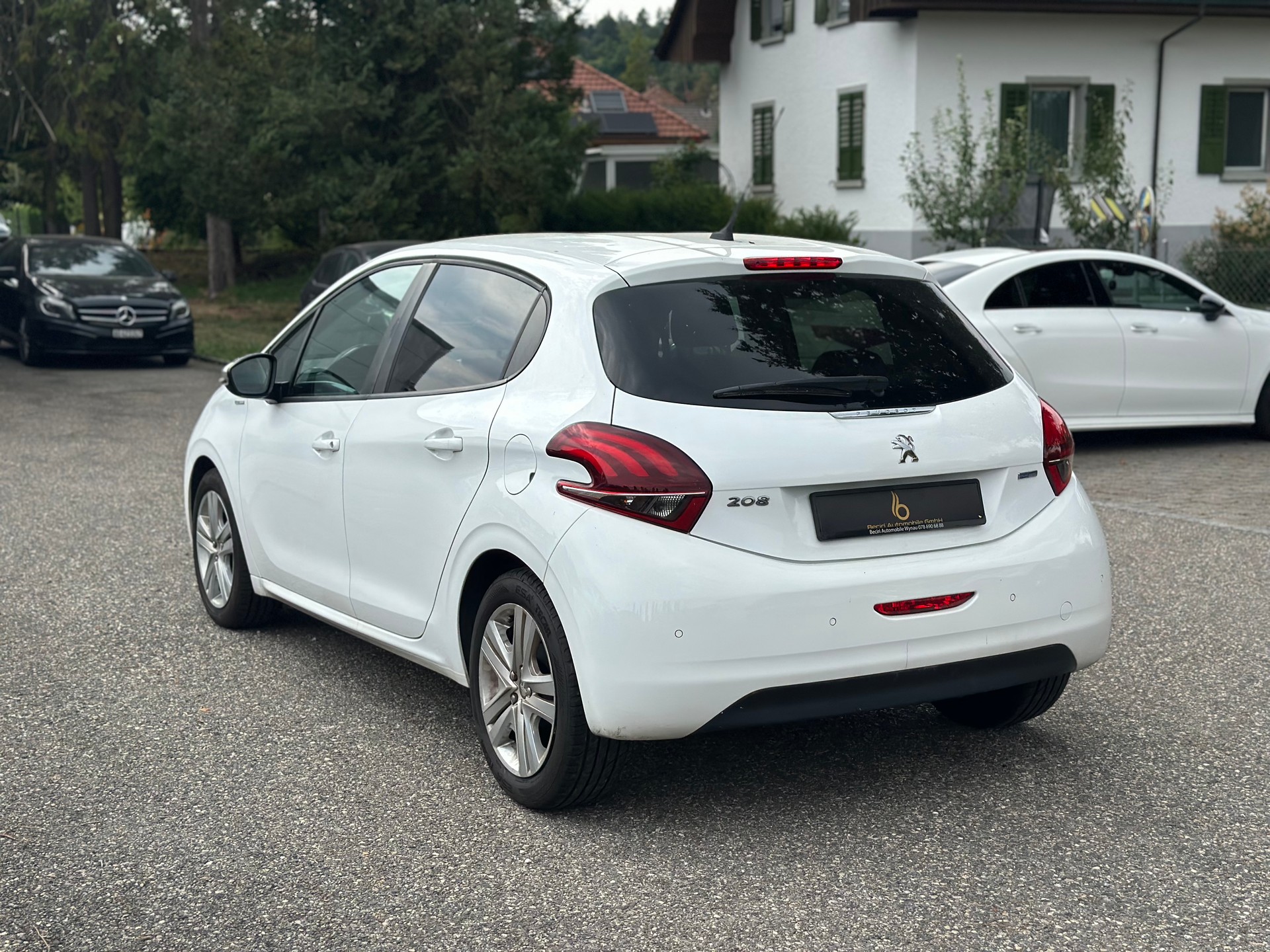PEUGEOT 208 1.2 PureTech Style-image-4