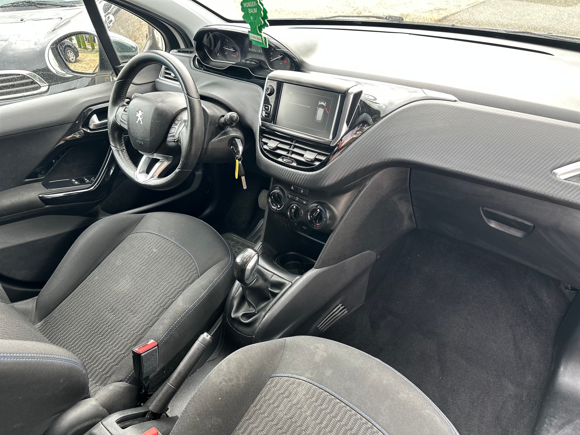 PEUGEOT 208 1.2 PureTech Style-image-5