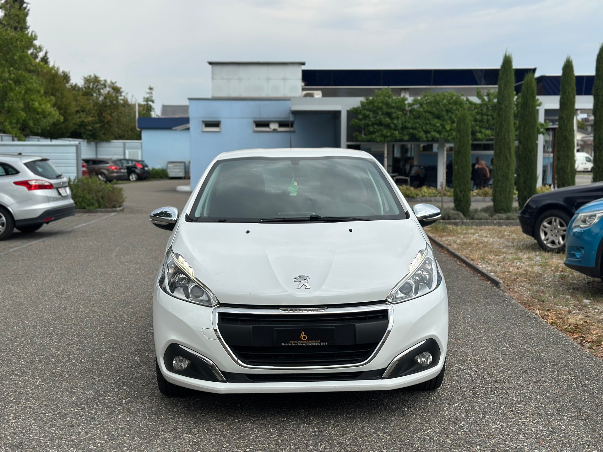 PEUGEOT 208 1.2 PureTech Style-image-1