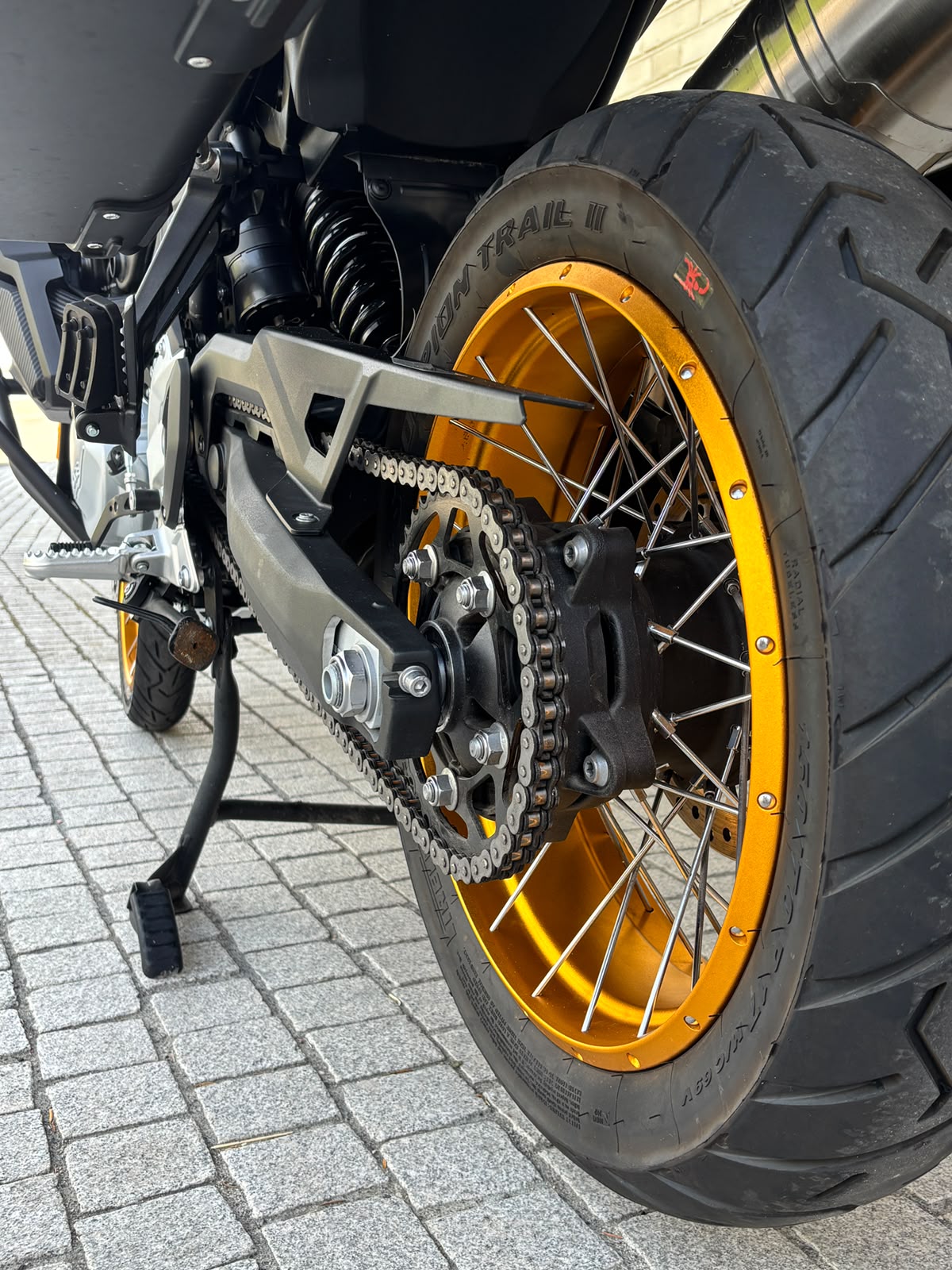 VOGE 900DSX-image-9