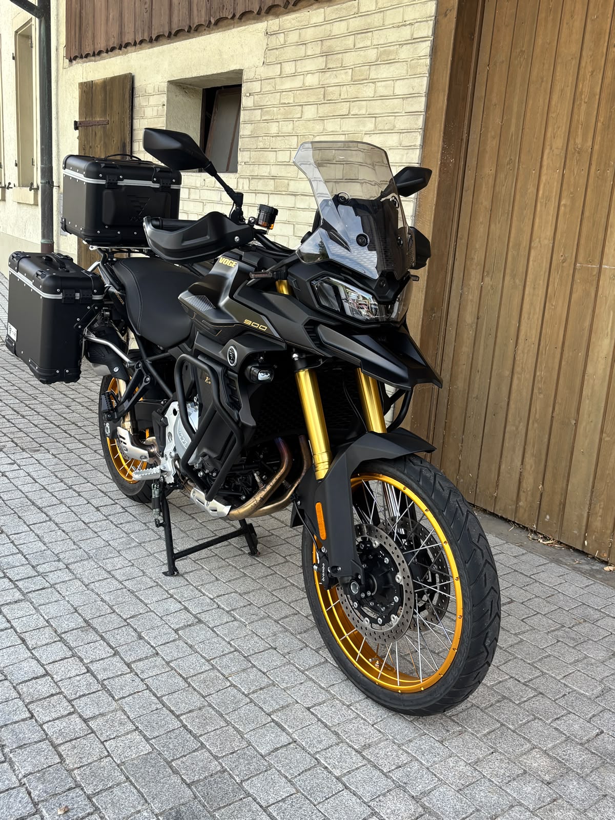 VOGE 900DSX-image-1
