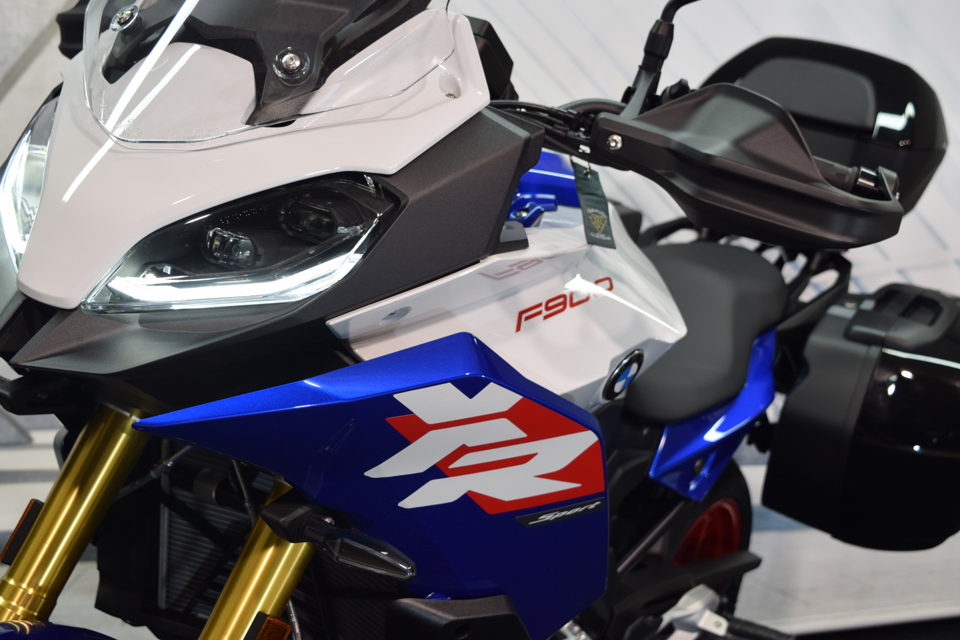 BMW F 900 XR Sport Tieferlegung-image-9