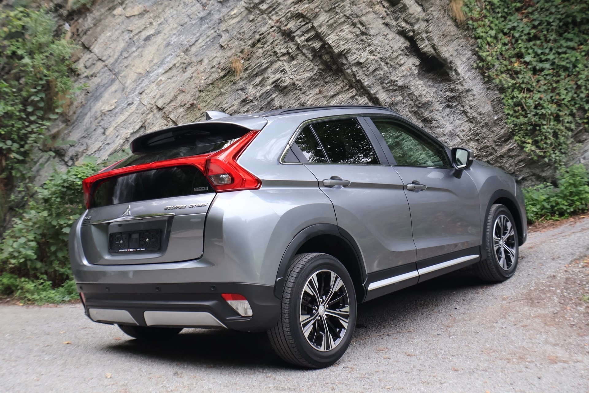 MITSUBISHI Eclipse Cross 1.5 T-Mivec Diamond 4WD CVT-showroom-element-2