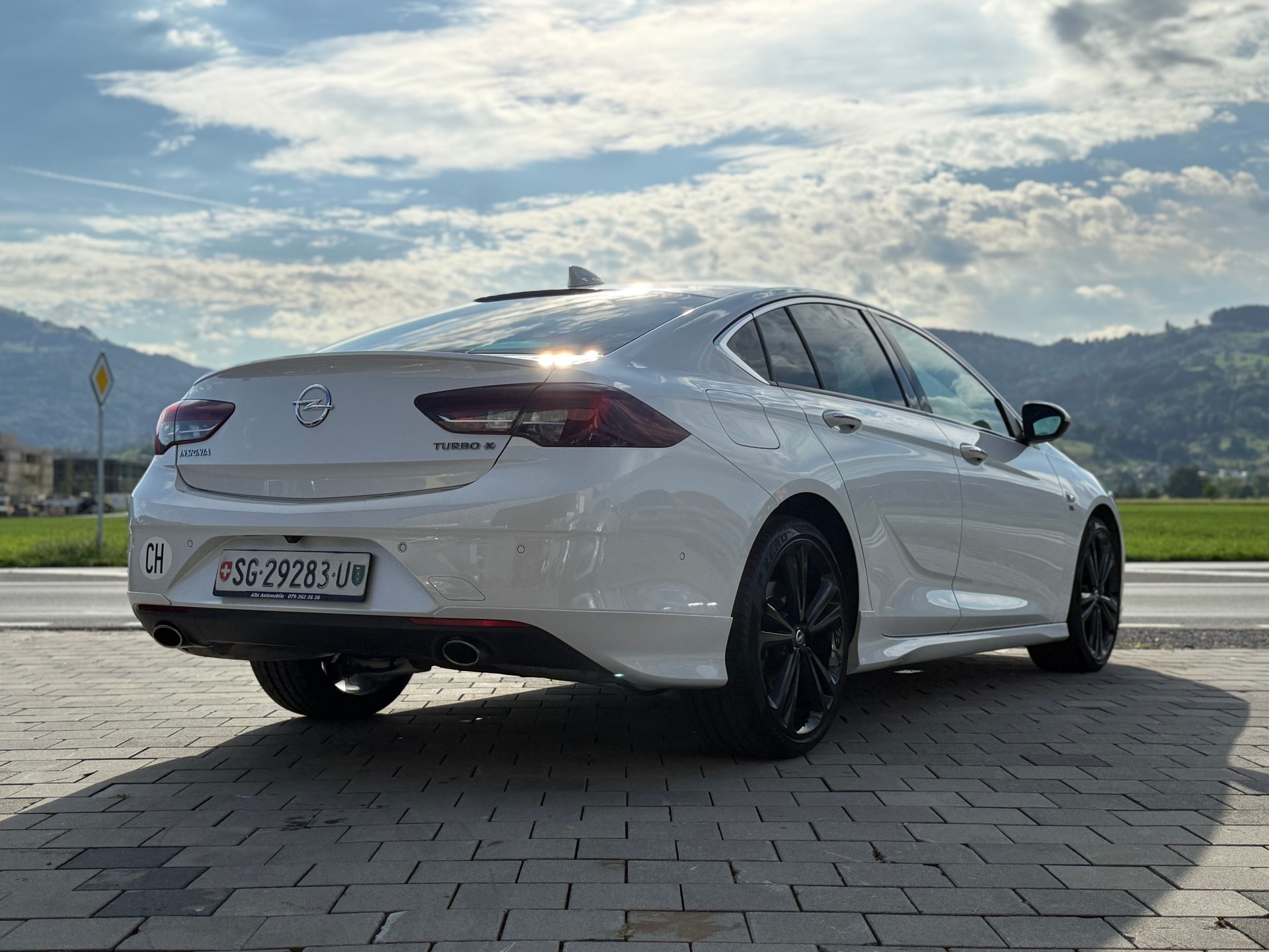 OPEL Insignia 2.0 T Grand Sport Excellence 4WD Automat.-image-5