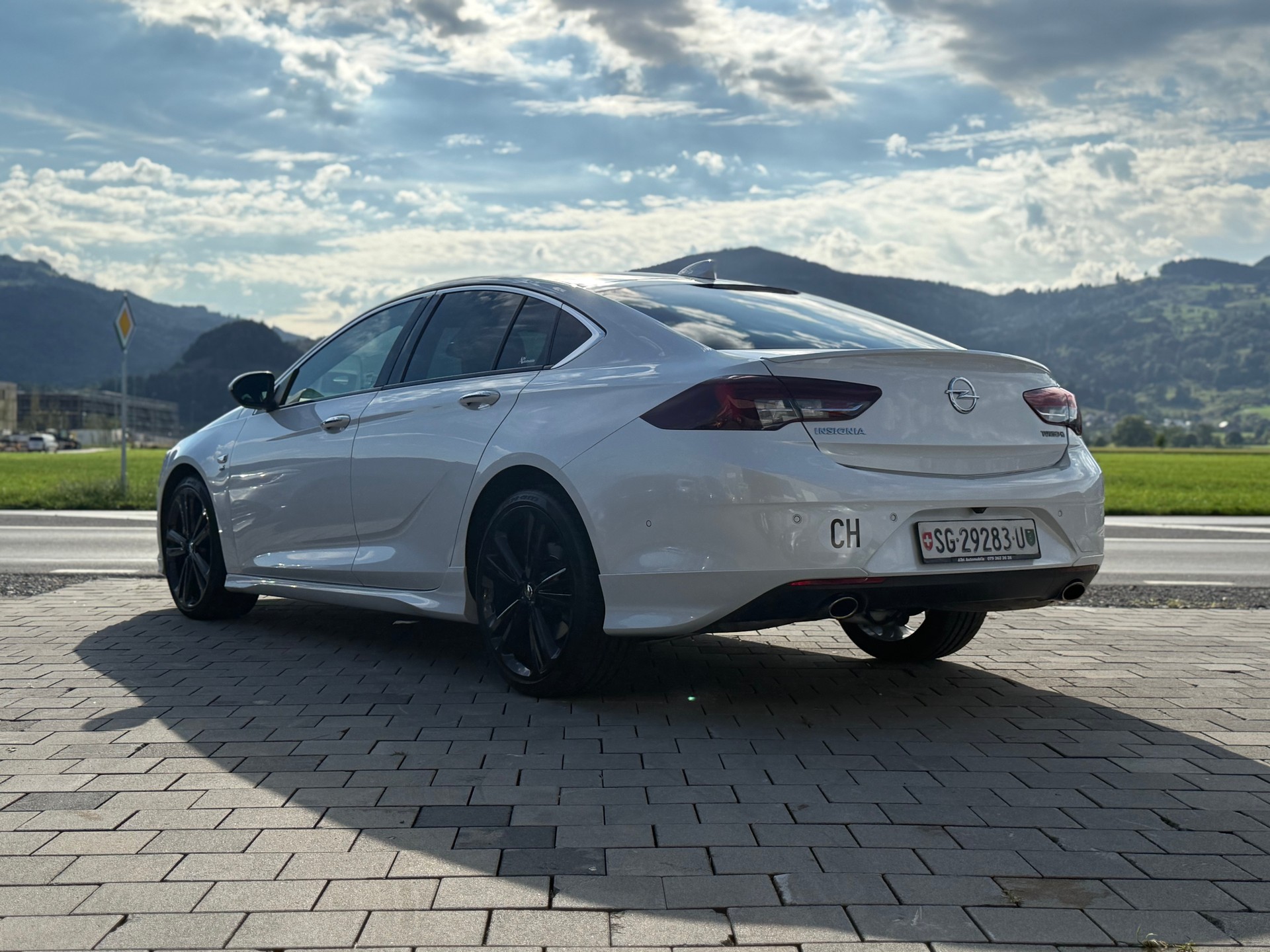 OPEL Insignia 2.0 T Grand Sport Excellence 4WD Automat.-image-8