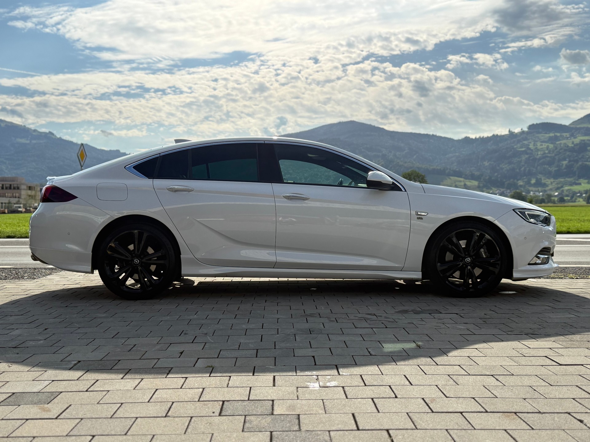 OPEL Insignia 2.0 T Grand Sport Excellence 4WD Automat.-image-4
