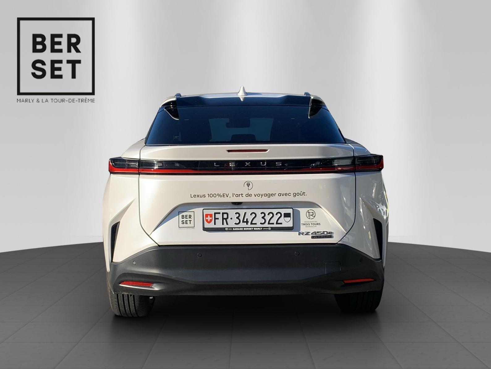 LEXUS RZ 450e Comfort-showroom-element-3