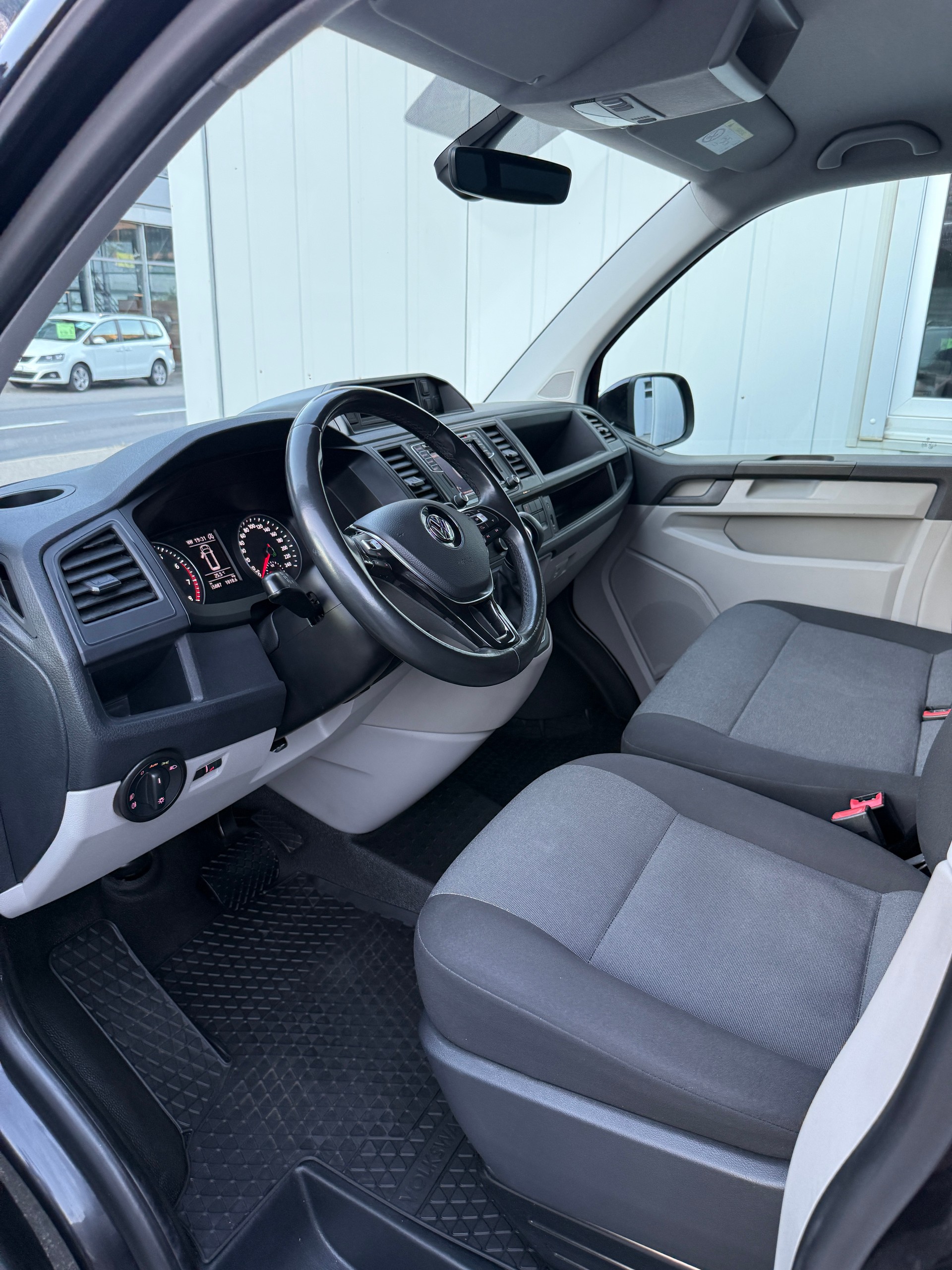 VW T6 2.0 TSI 4Motion DSG *EDITION*-image-12