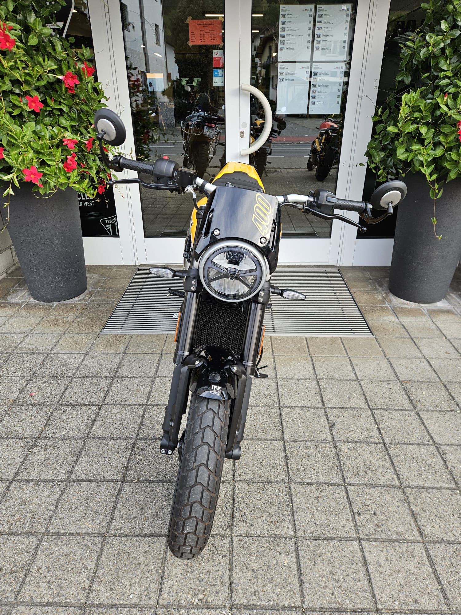 TRIUMPH Tracker 400-image-5