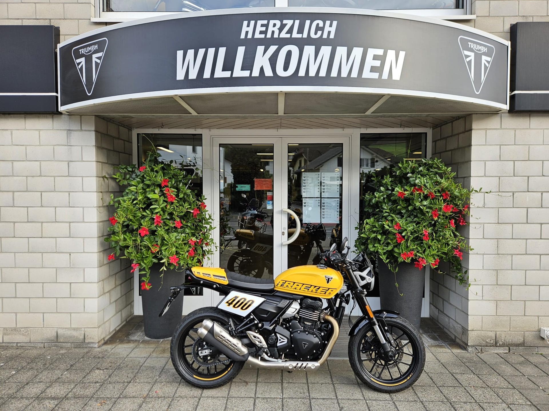 TRIUMPH Tracker 400-image-0