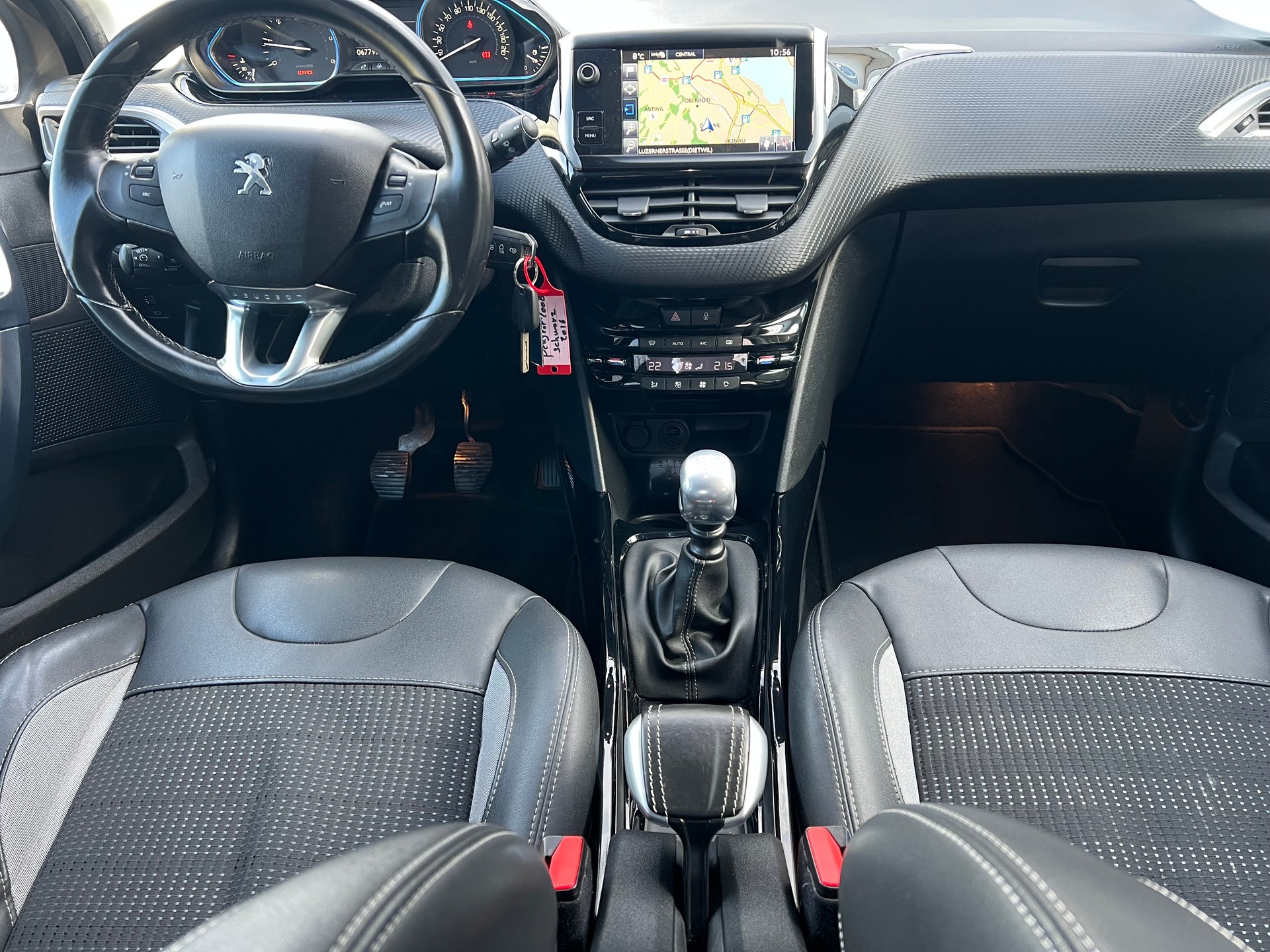 PEUGEOT 2008 1.6 BlueHDi Allure-image-6
