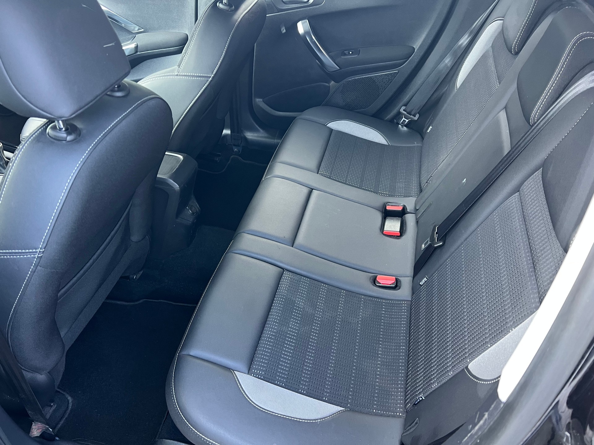 PEUGEOT 2008 1.6 BlueHDi Allure-image-11