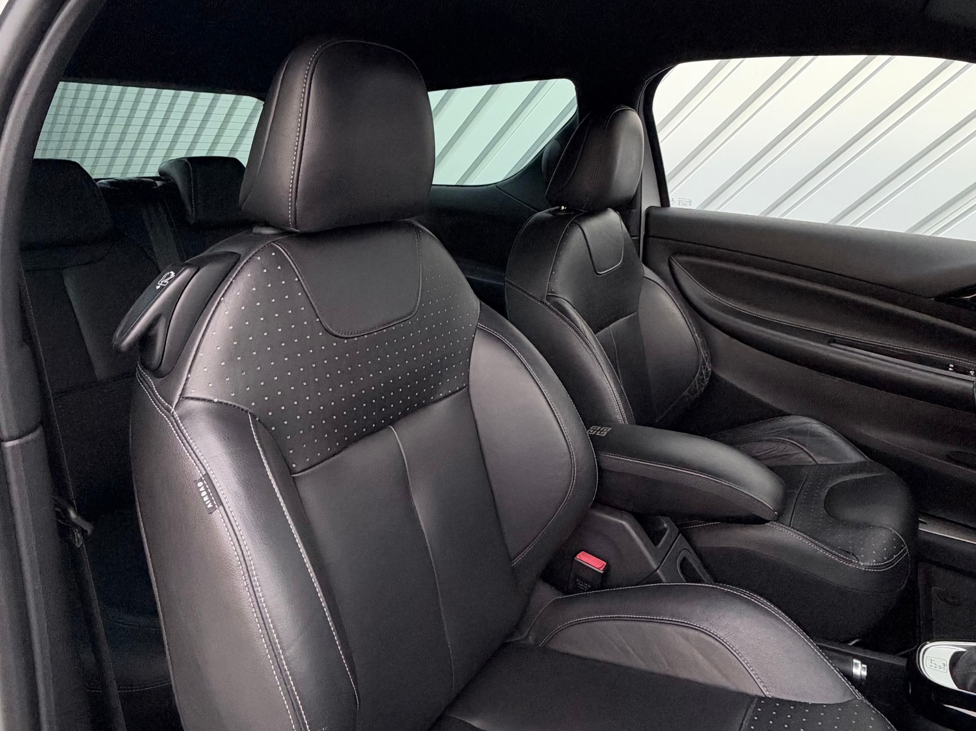 DS AUTOMOBILES DS 3 1.2 PureTech Faubourg Addict EAT GIVENCHY-image-8