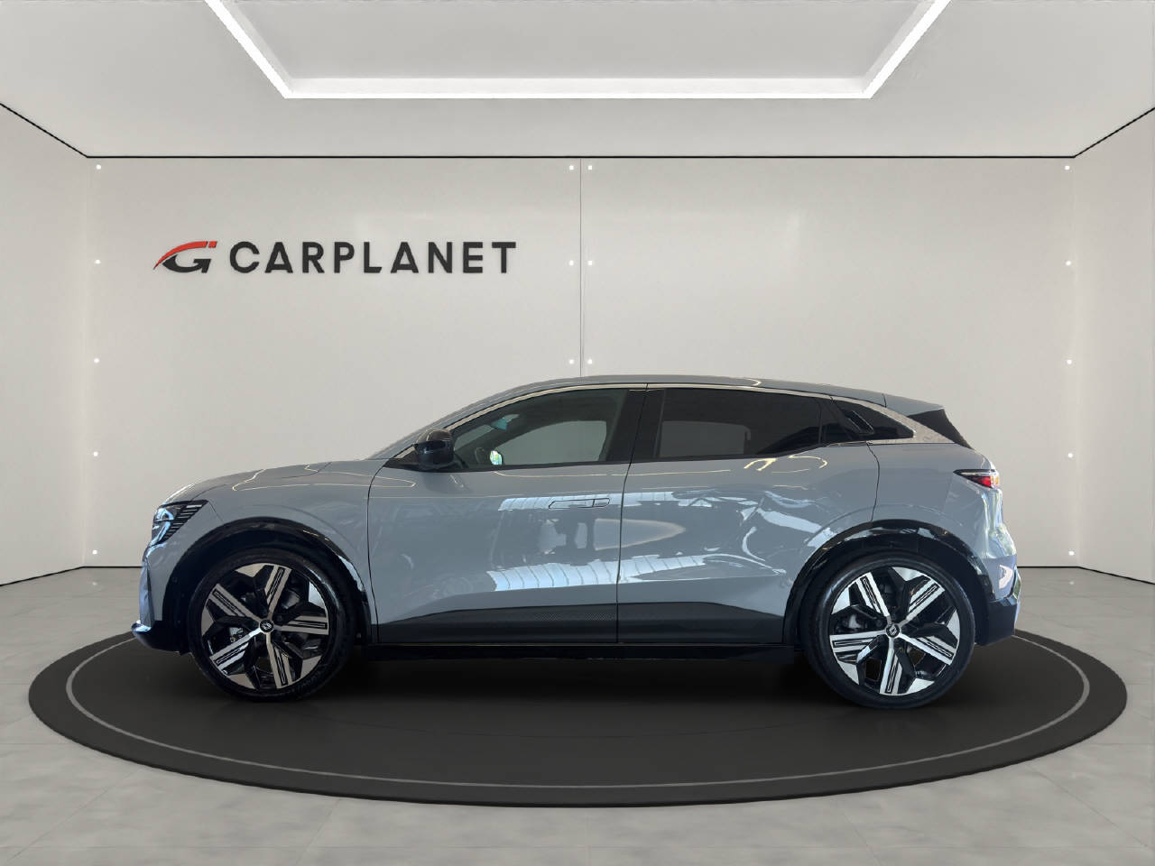RENAULT Mégane E-Tech iconic-showroom-element-1