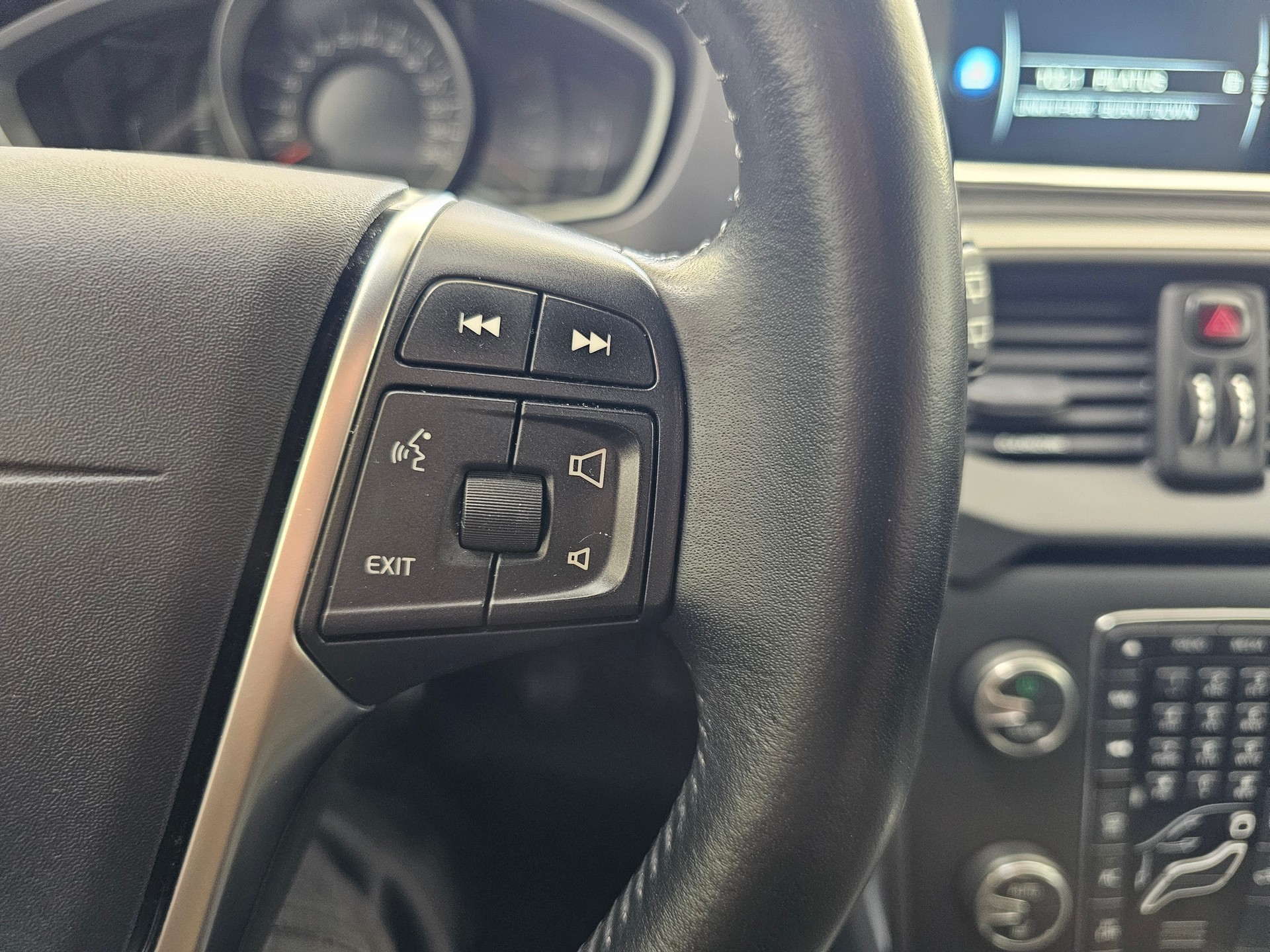 VOLVO V40 D3 Momentum-image-12