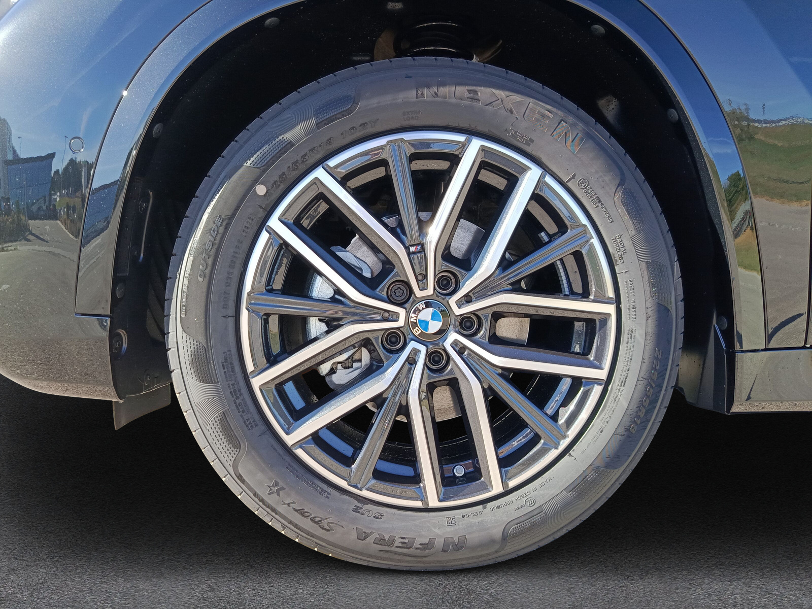 BMW iX1 eDrive 20 Edition M Sport-image-16