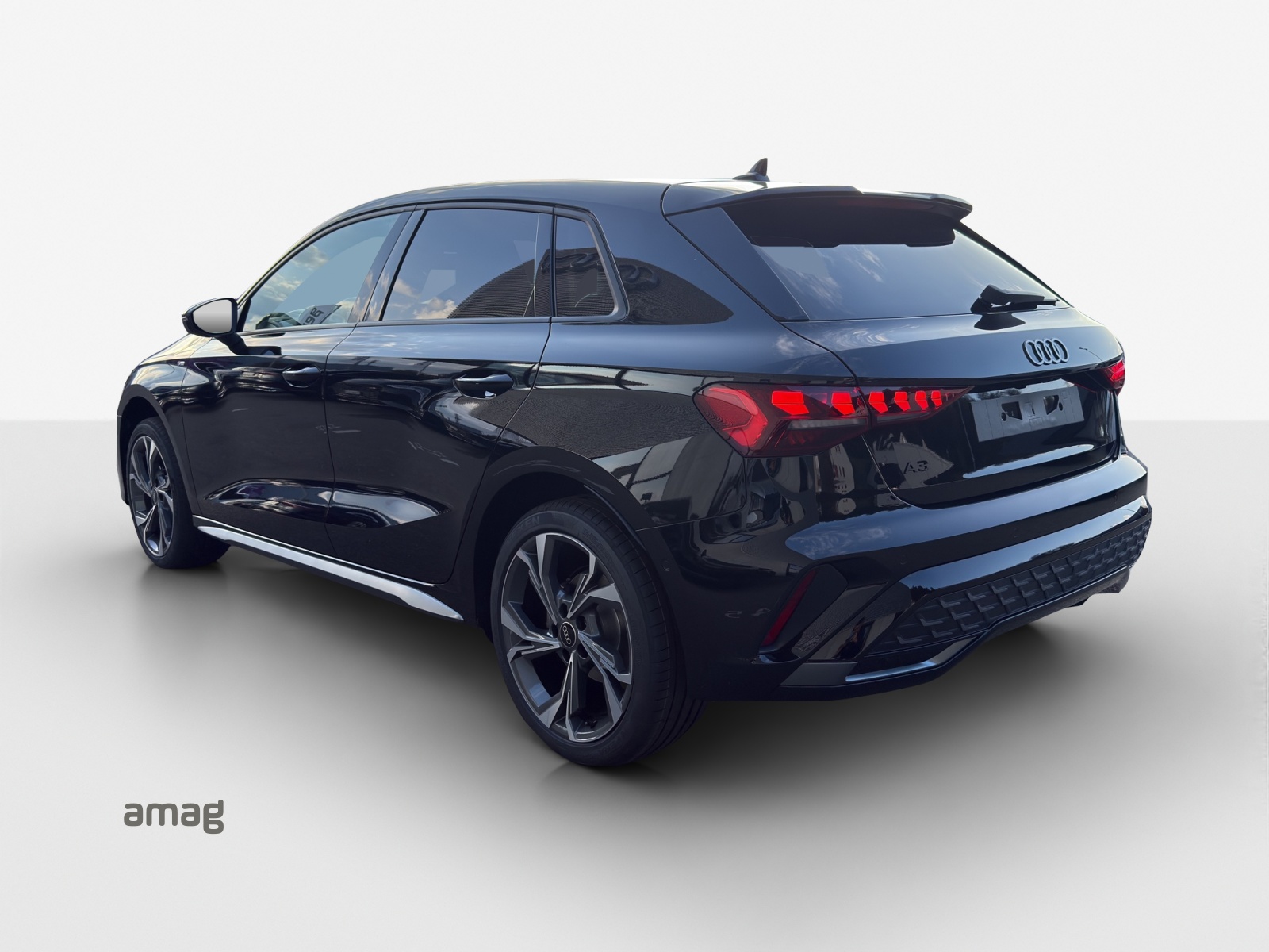 AUDI A3 Sportback TFSI 110 kW S line Attraction S tronic-showroom-element-2