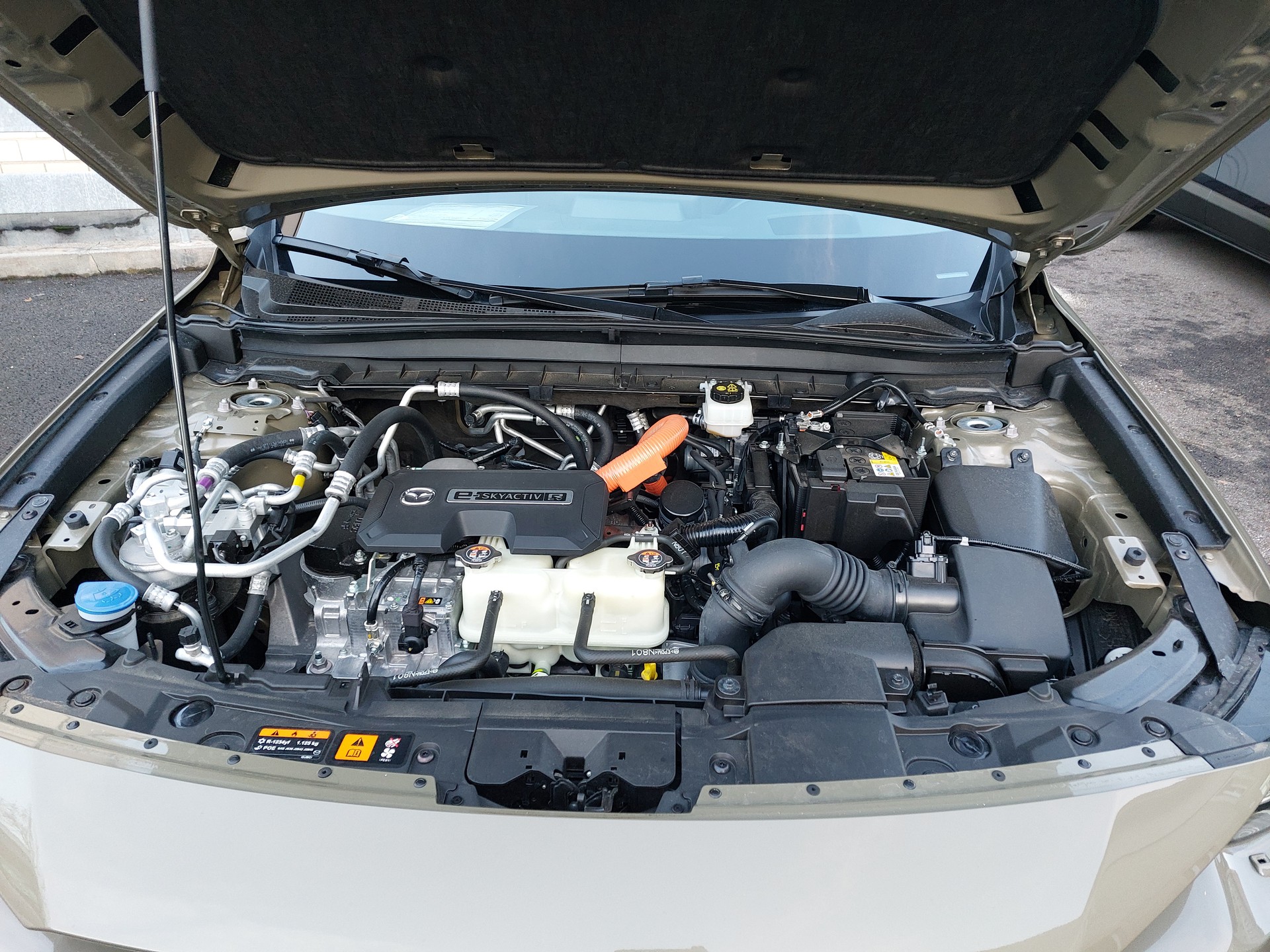 MAZDA MX-30 e-Skyactiv R-EV Advantage-image-4