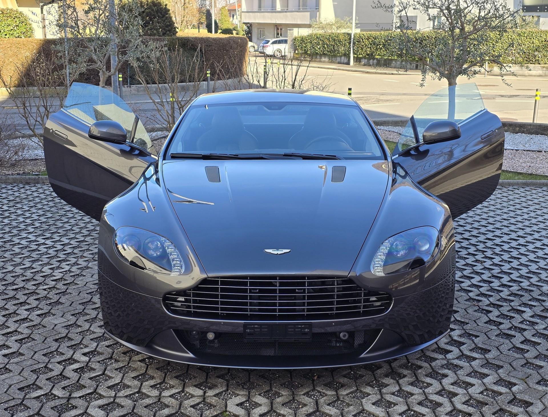 ASTON MARTIN V8 Vantage 4.7 Sportshift-image-6