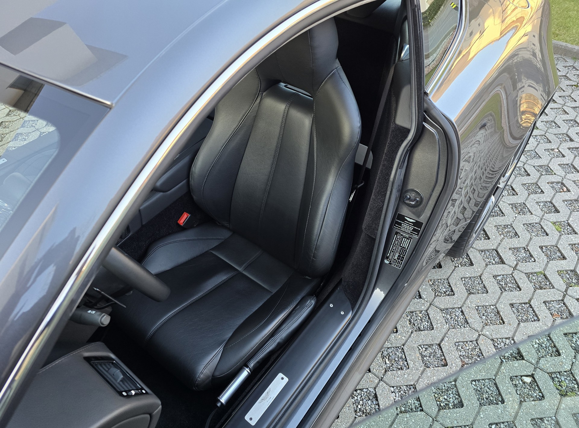 ASTON MARTIN V8 Vantage 4.7 Sportshift-image-19