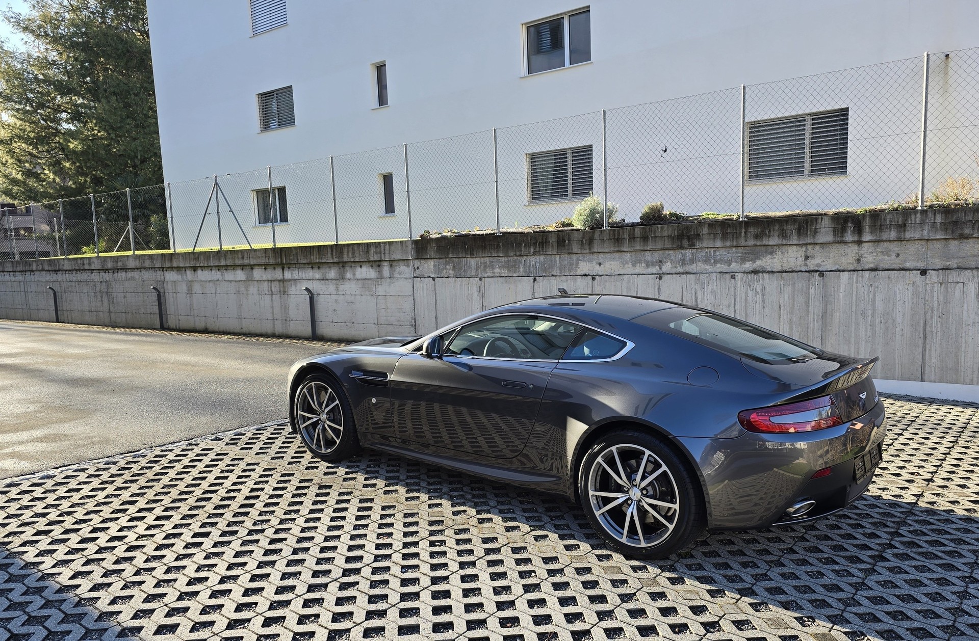ASTON MARTIN V8 Vantage 4.7 Sportshift-image-9