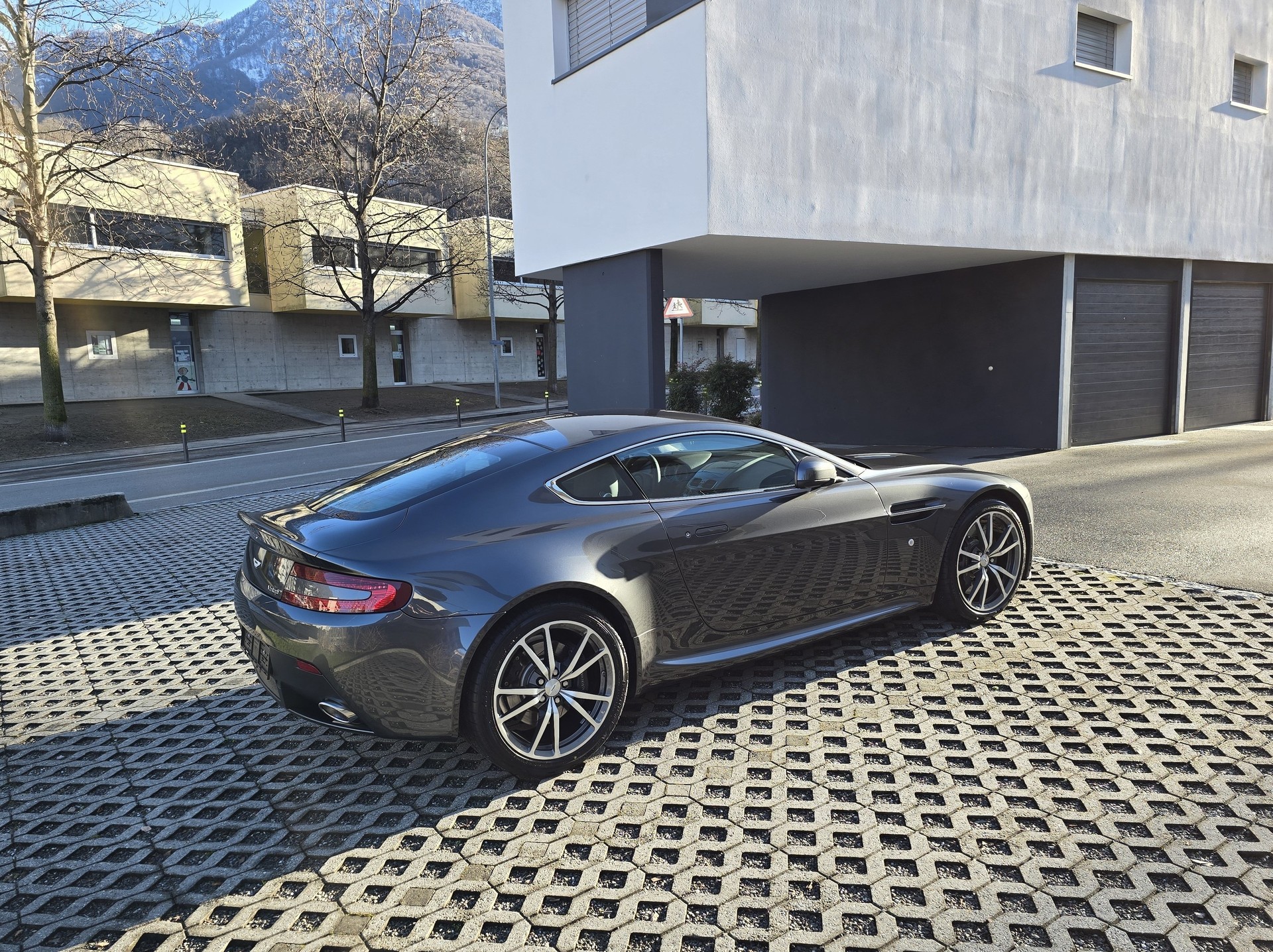 ASTON MARTIN V8 Vantage 4.7 Sportshift-image-10