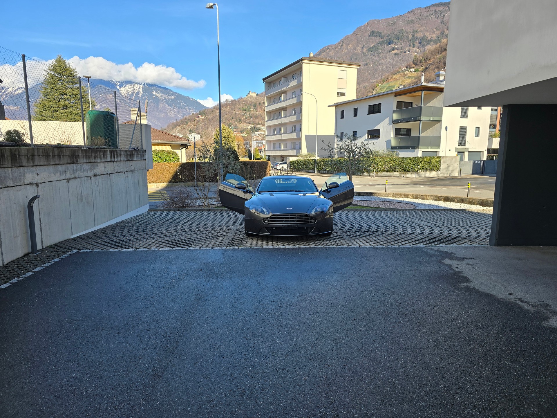 ASTON MARTIN V8 Vantage 4.7 Sportshift-image-5