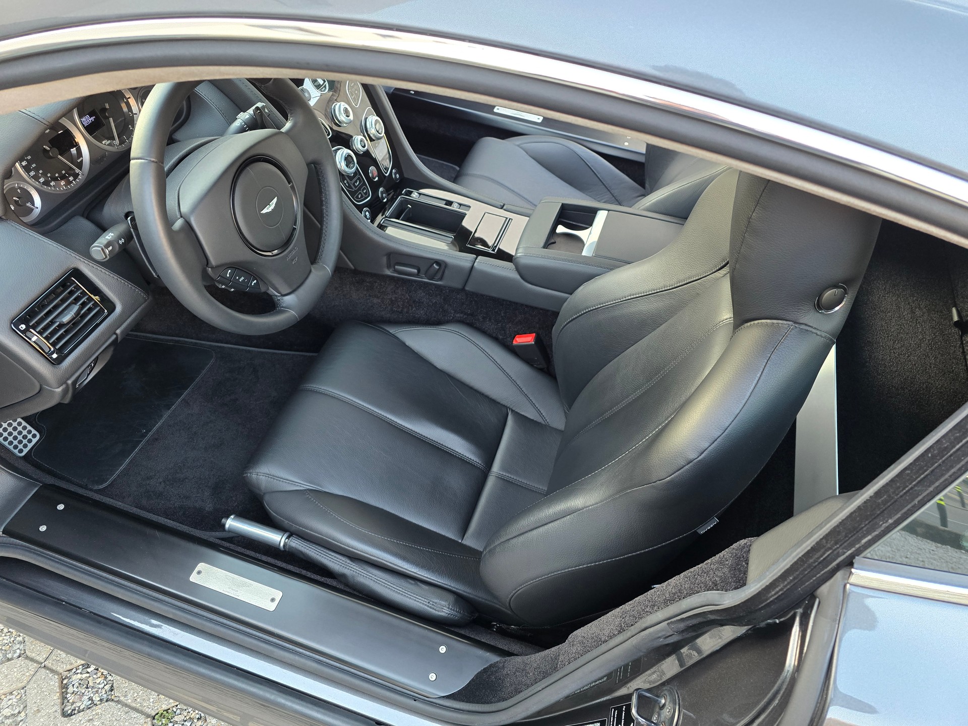 ASTON MARTIN V8 Vantage 4.7 Sportshift-image-18