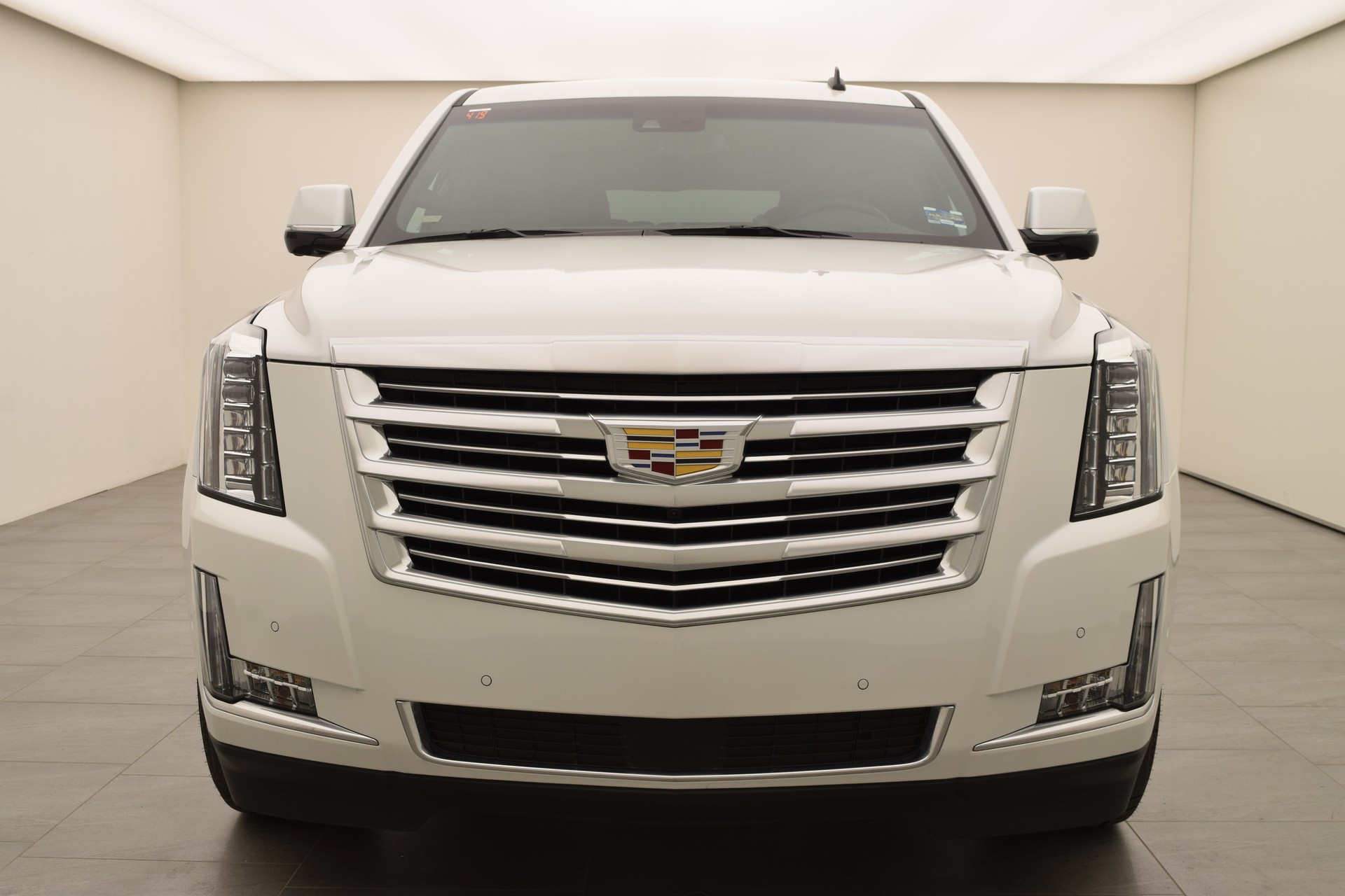 CADILLAC Escalade 6.2 ESV Platinum-showroom-element-2