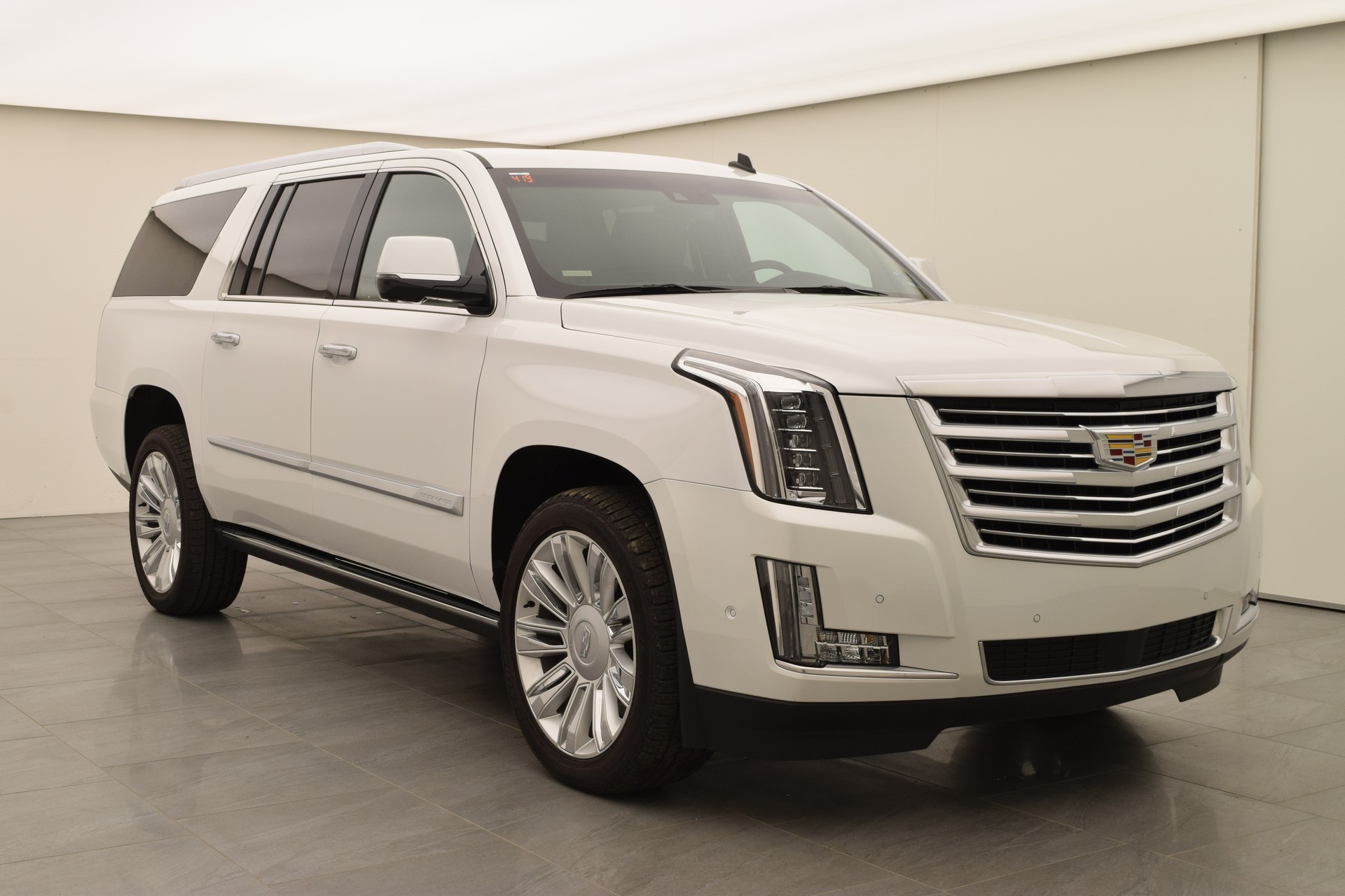 CADILLAC Escalade 6.2 ESV Platinum-showroom-element-3