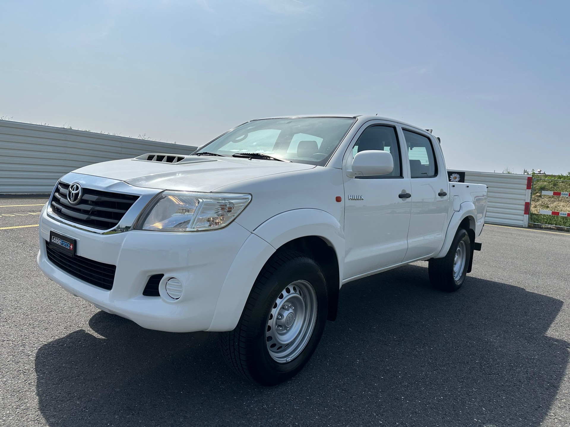 TOYOTA Hilux 2.5D 4WD Double Cab Luna-image-19