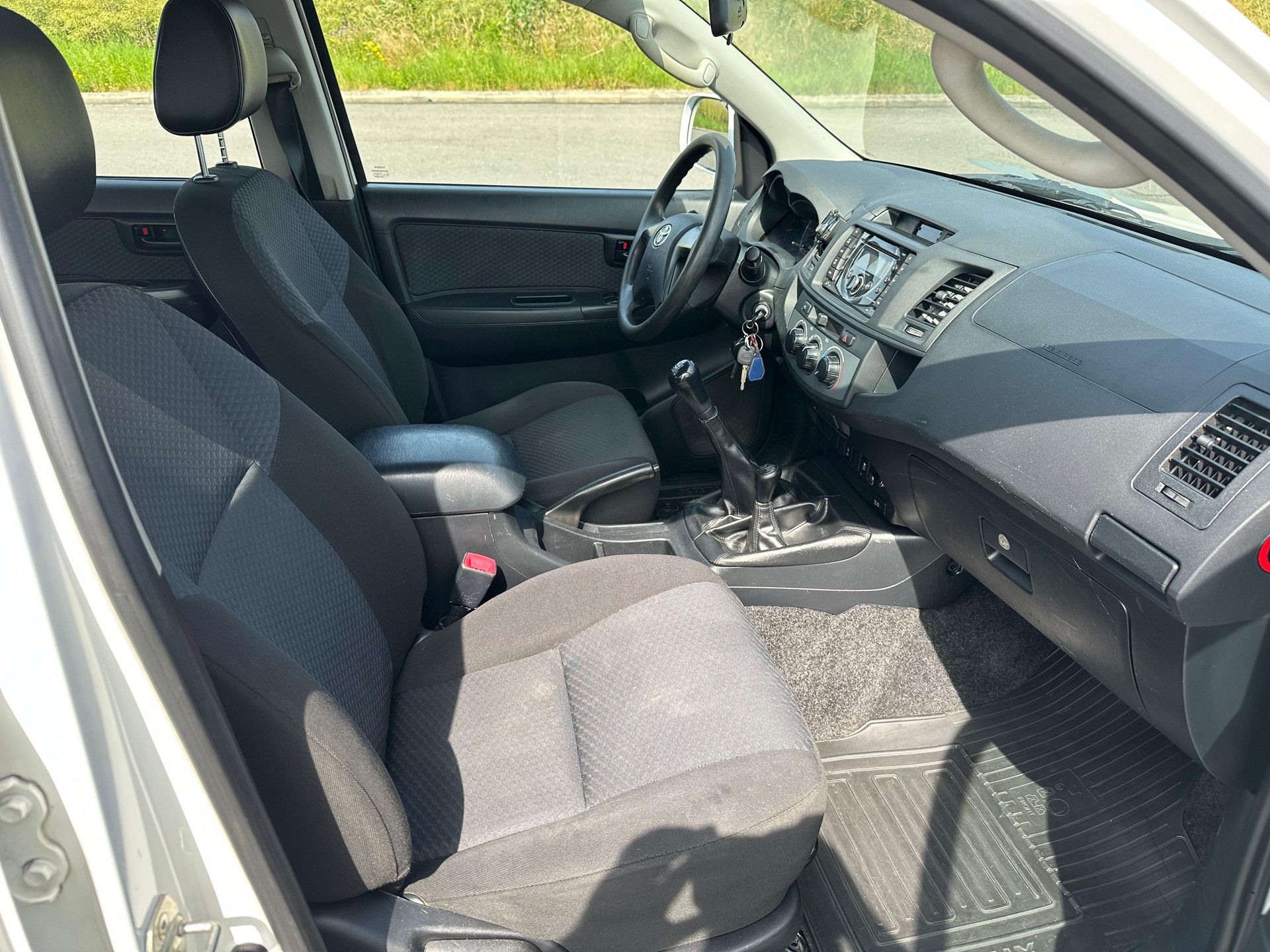 TOYOTA Hilux 2.5D 4WD Double Cab Luna-image-29
