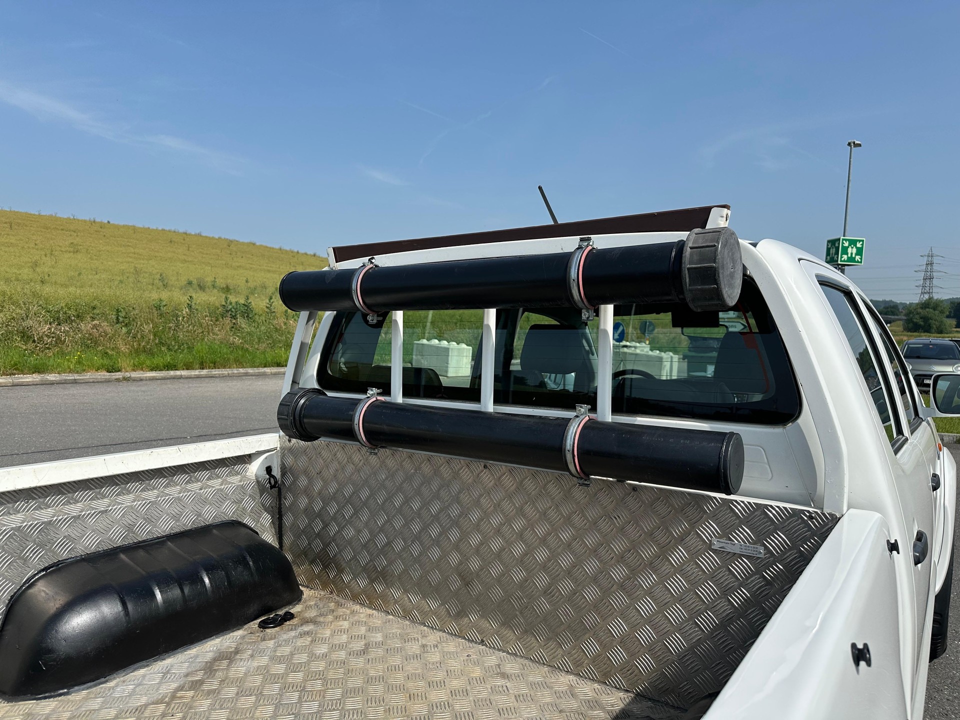 TOYOTA Hilux 2.5D 4WD Double Cab Luna-image-11