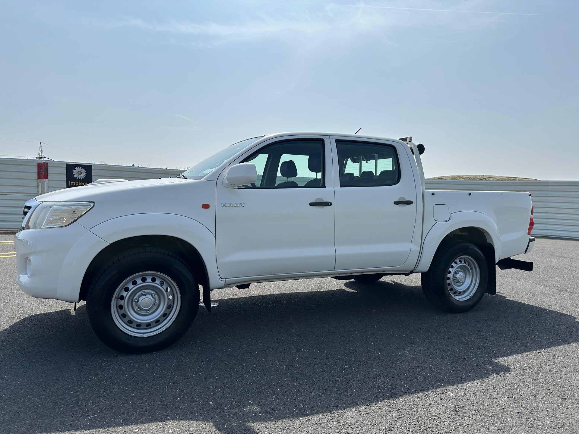 TOYOTA Hilux 2.5D 4WD Double Cab Luna-image-18